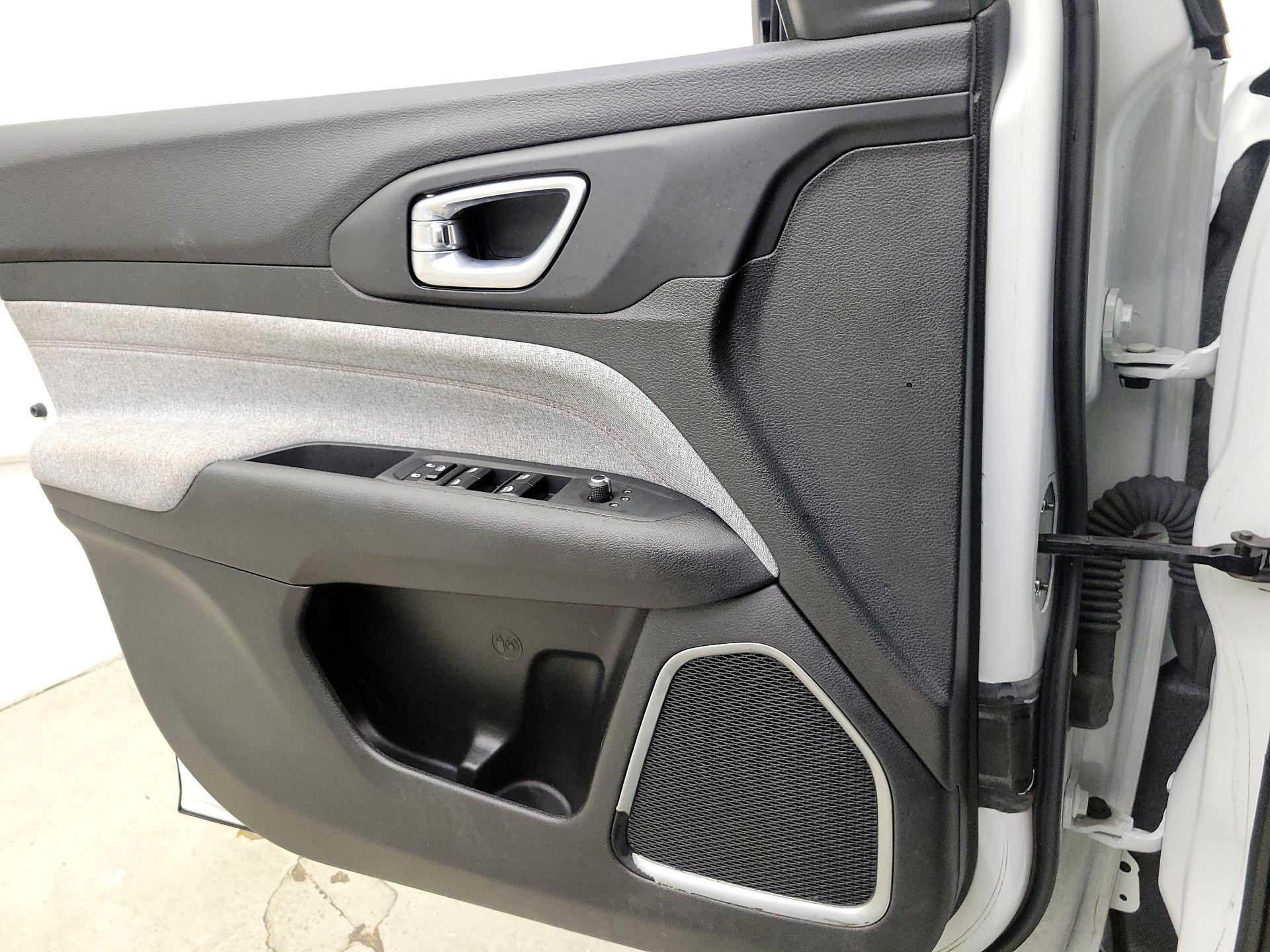 Thumbnail: 2023 Jeep Compass - 12