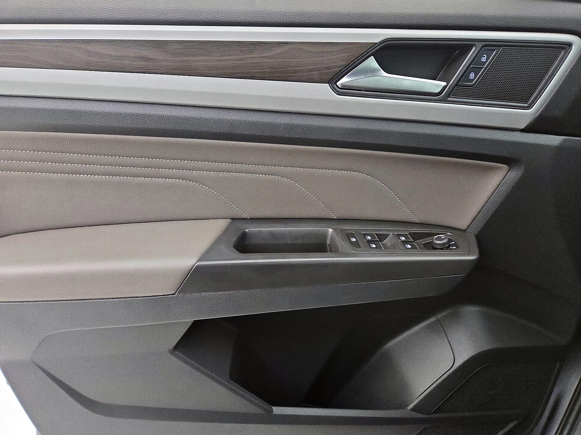 Thumbnail: 2022 Volkswagen Atlas - 12