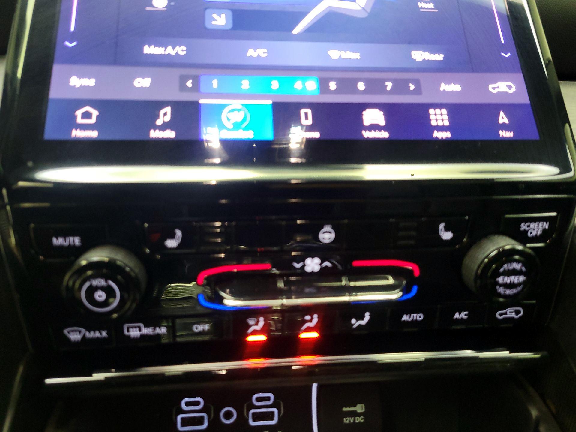 Thumbnail: 2024 Jeep Grand Cherokee - 16