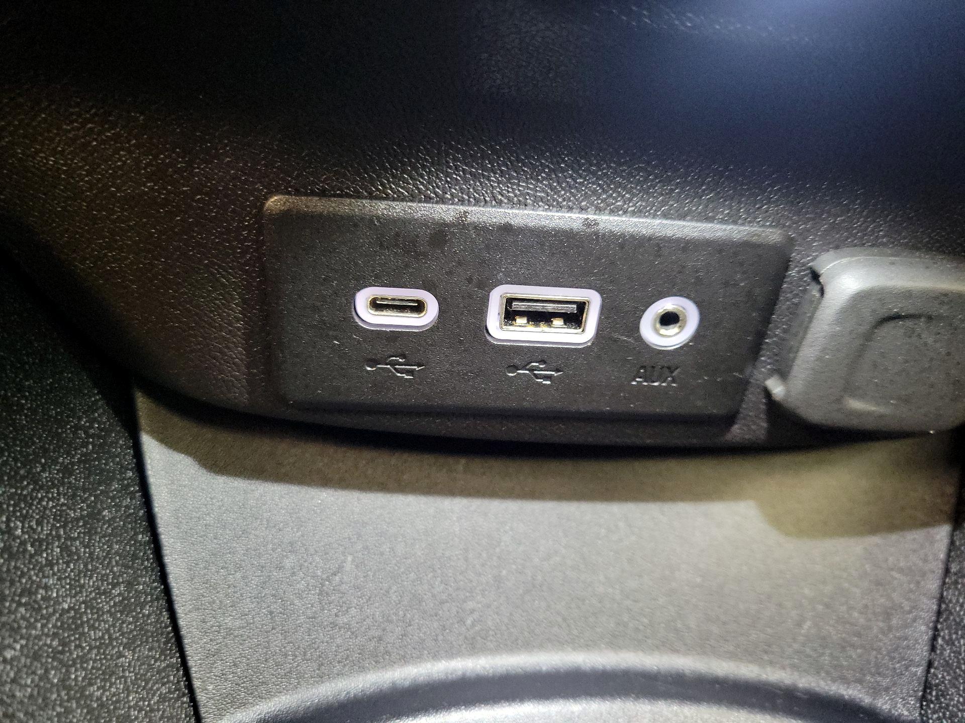 Thumbnail: 2023 Chevrolet Malibu - 18