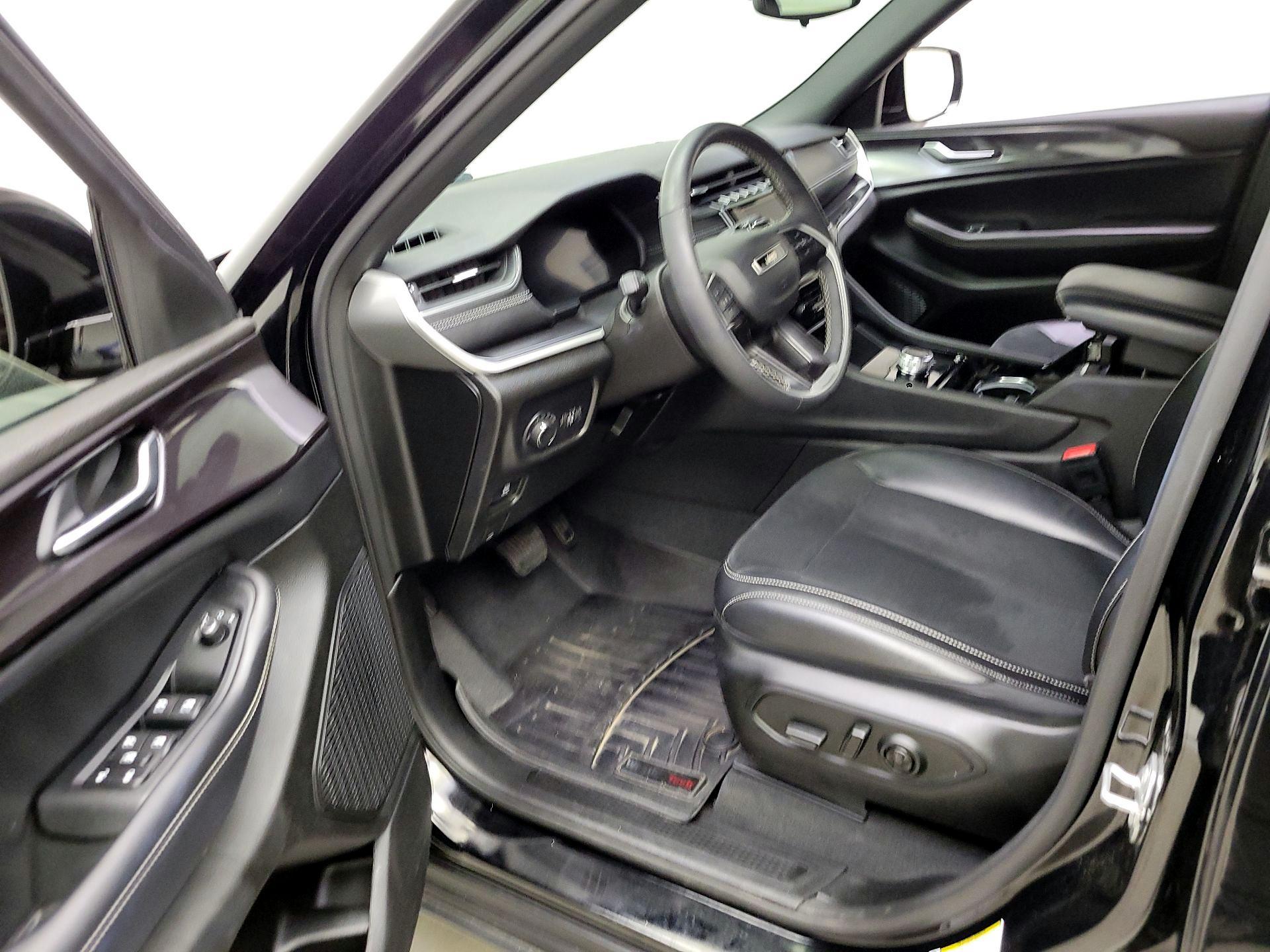 Thumbnail: 2023 Jeep Grand Cherokee - 11