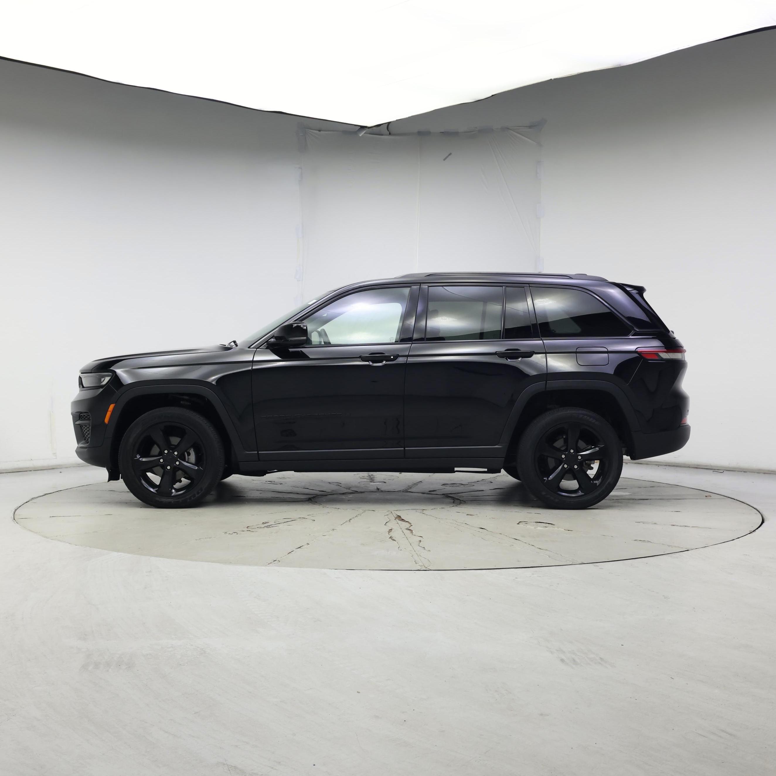 Thumbnail: 2023 Jeep Grand Cherokee - 3