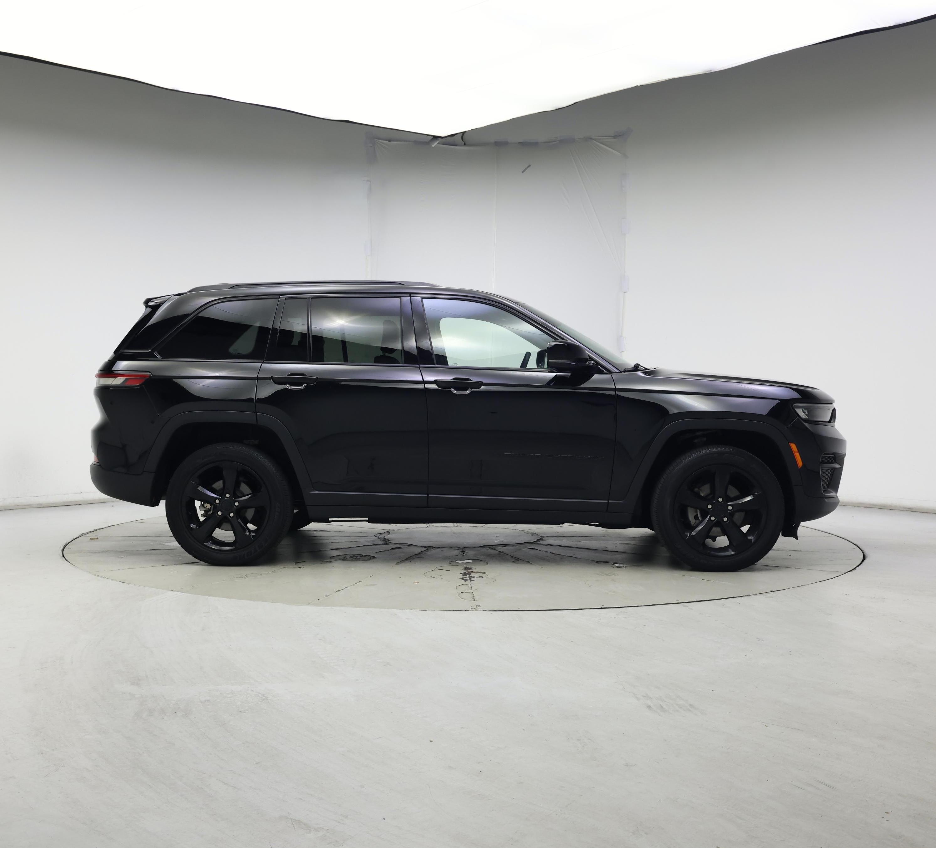 Thumbnail: 2023 Jeep Grand Cherokee - 7