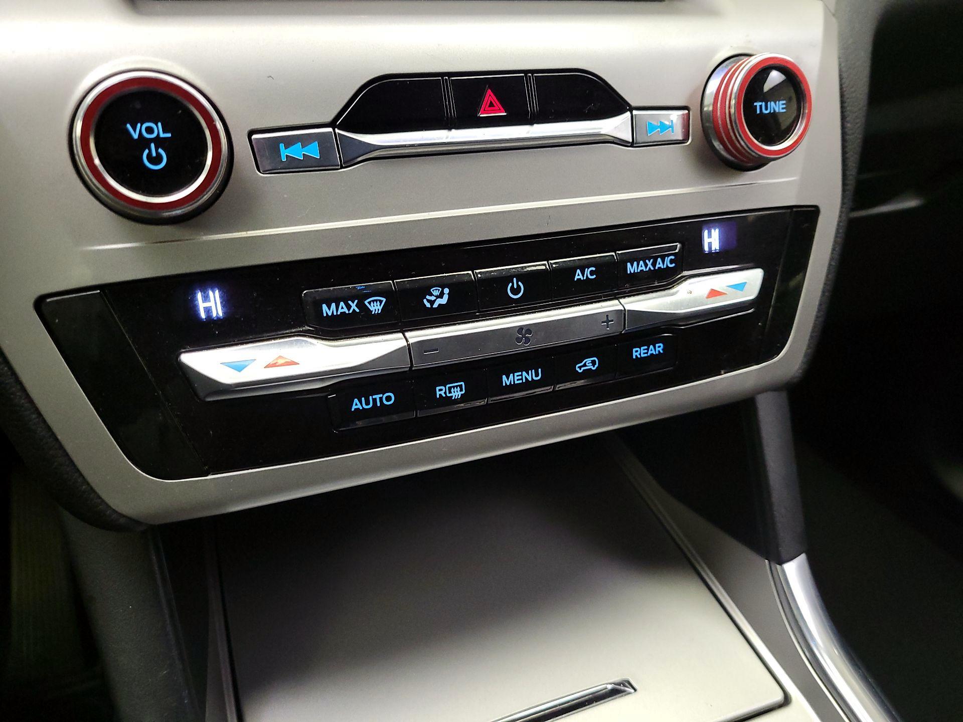 Thumbnail: 2020 Ford Explorer - 16