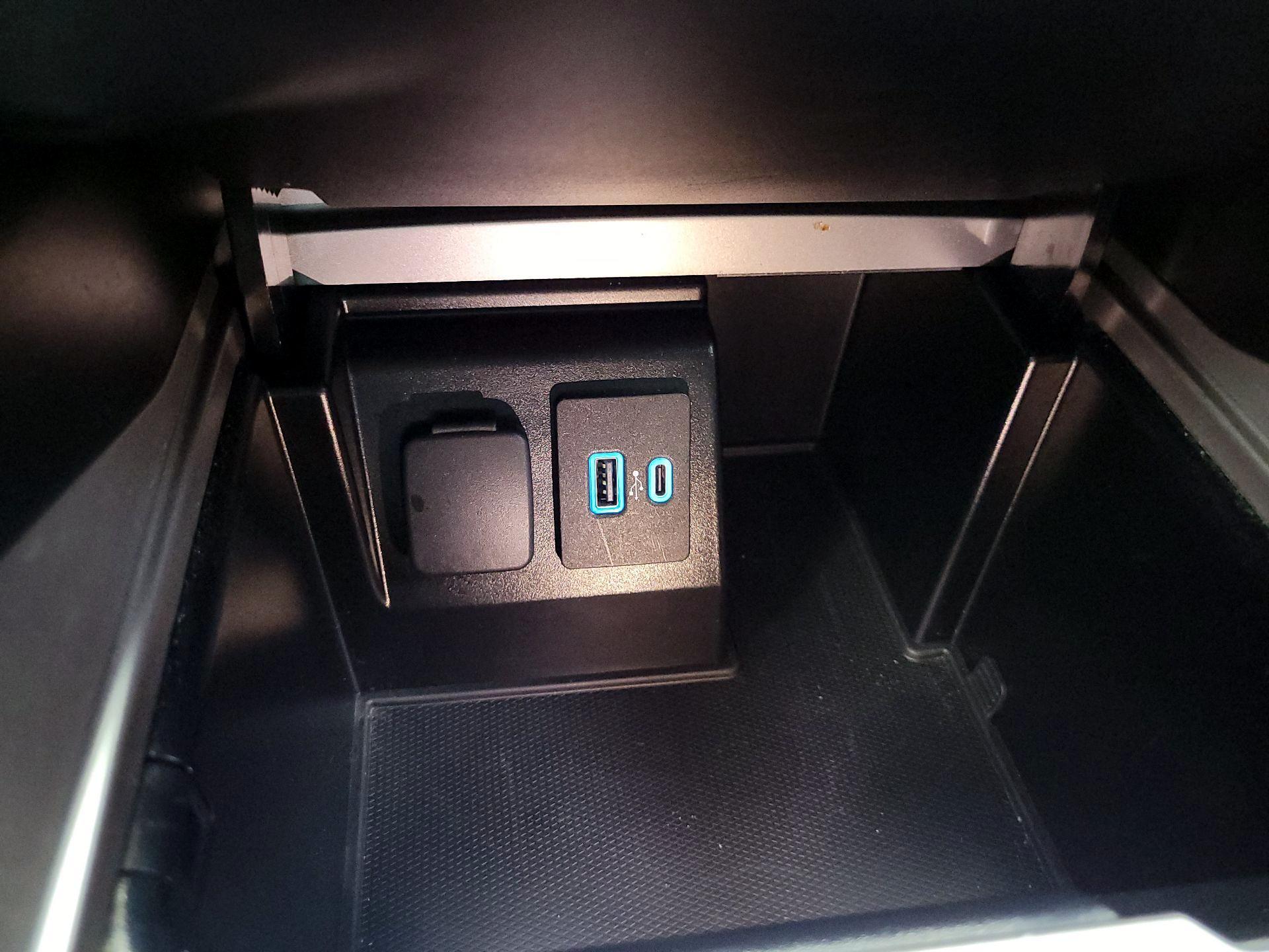 Thumbnail: 2020 Ford Explorer - 18