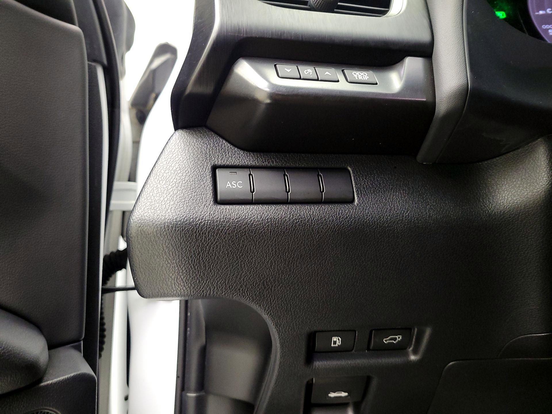 Thumbnail: 2021 Lexus UX - 13