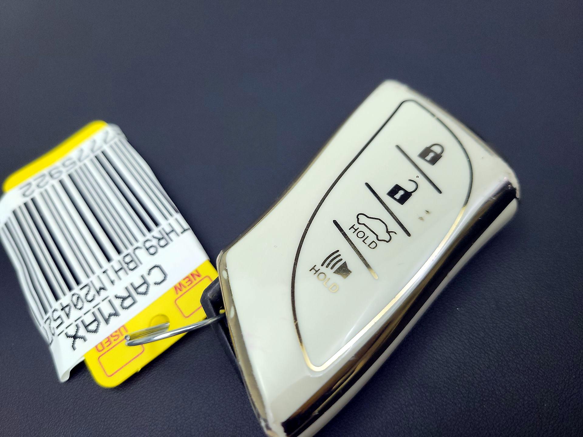 Thumbnail: 2021 Lexus UX - 18