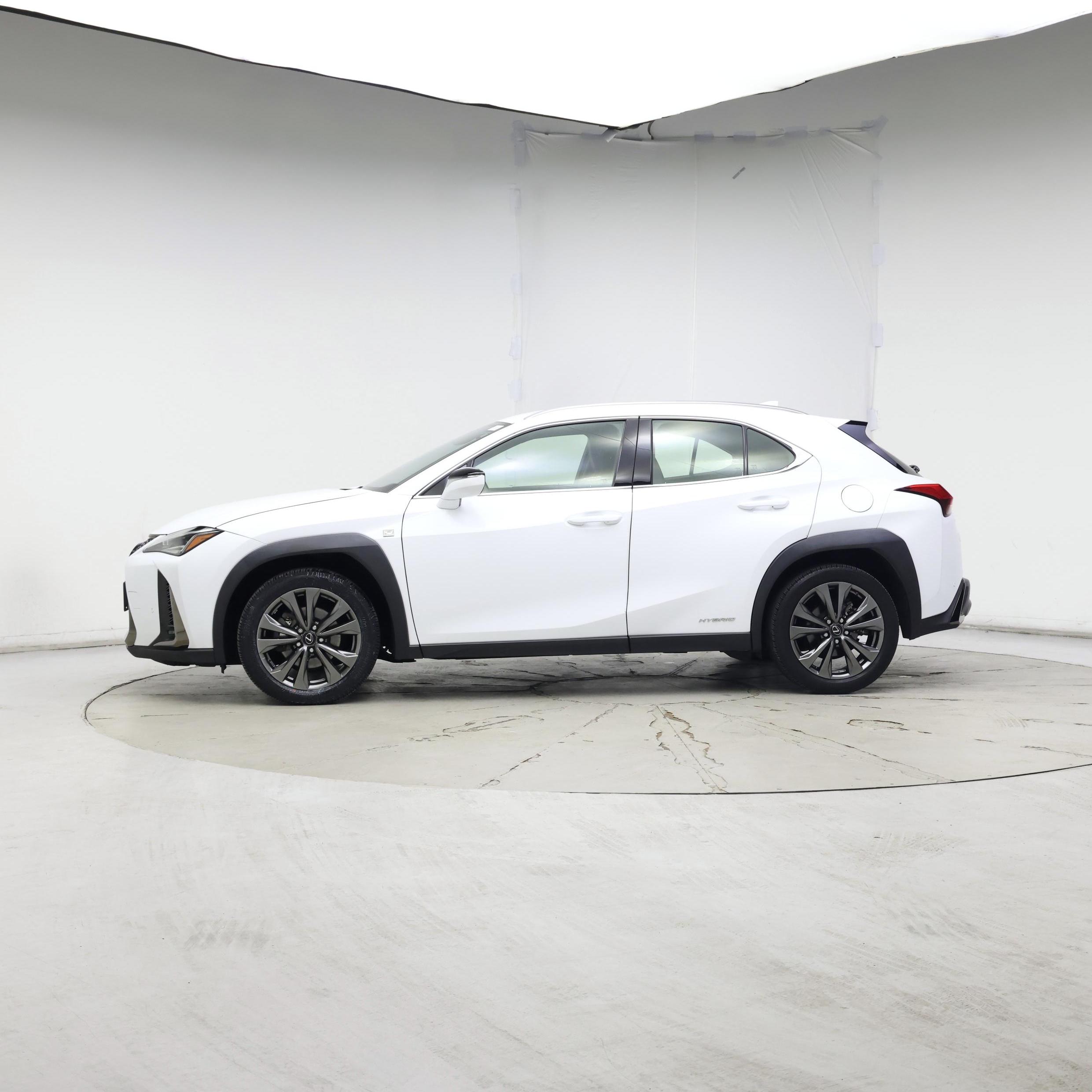 Thumbnail: 2021 Lexus UX - 3