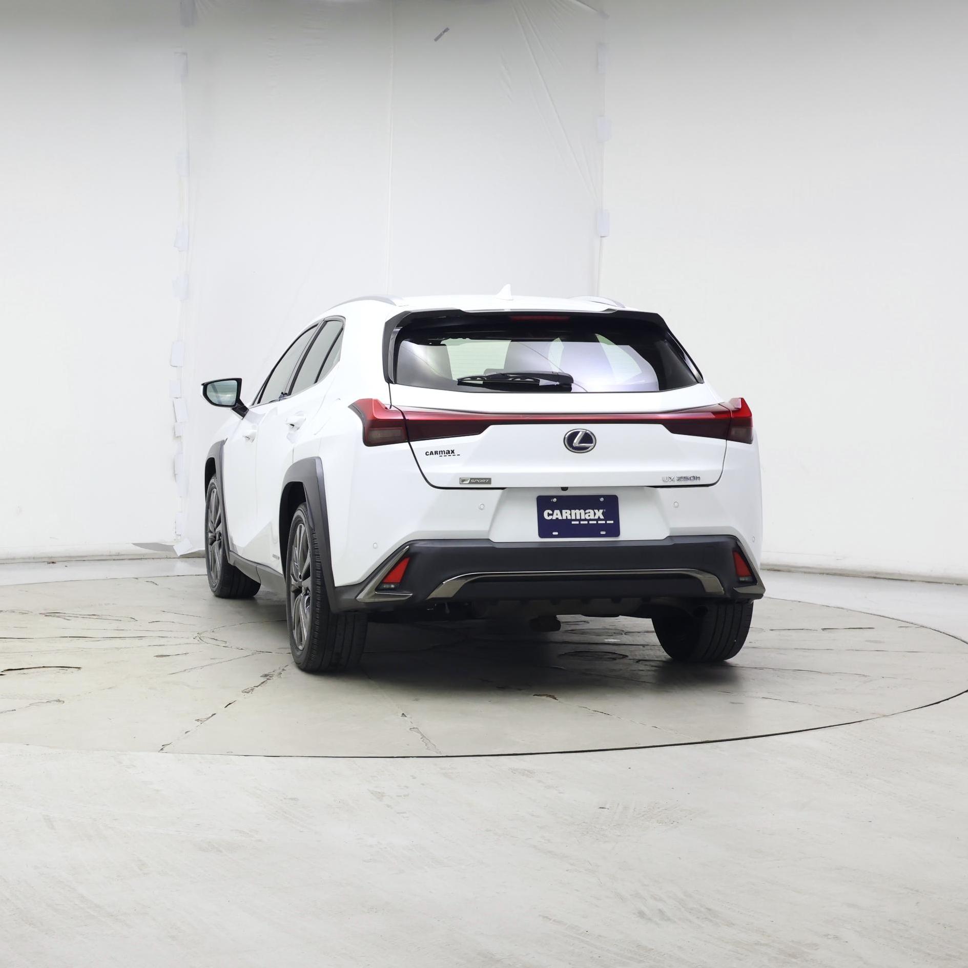 Thumbnail: 2021 Lexus UX - 6