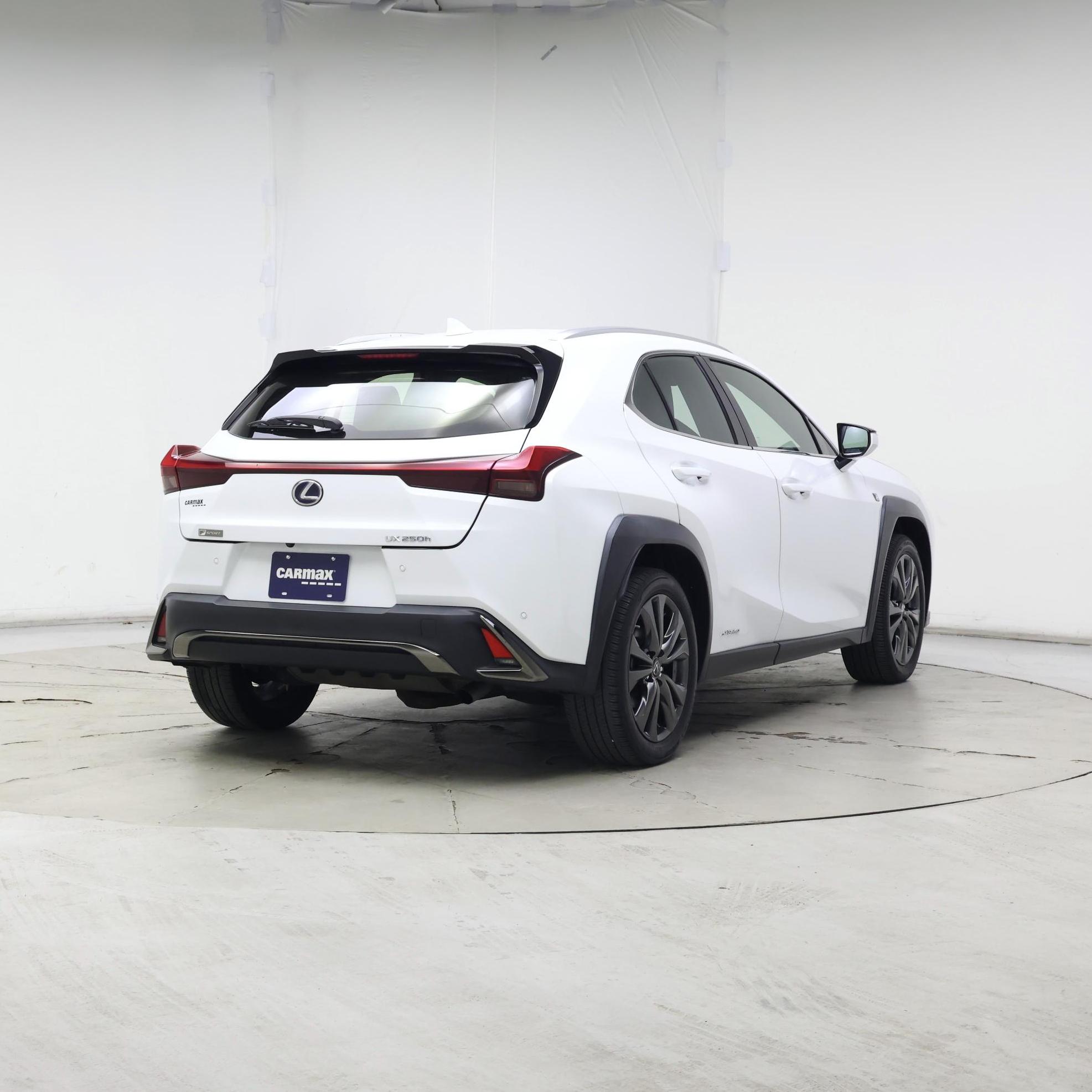 Thumbnail: 2021 Lexus UX - 8