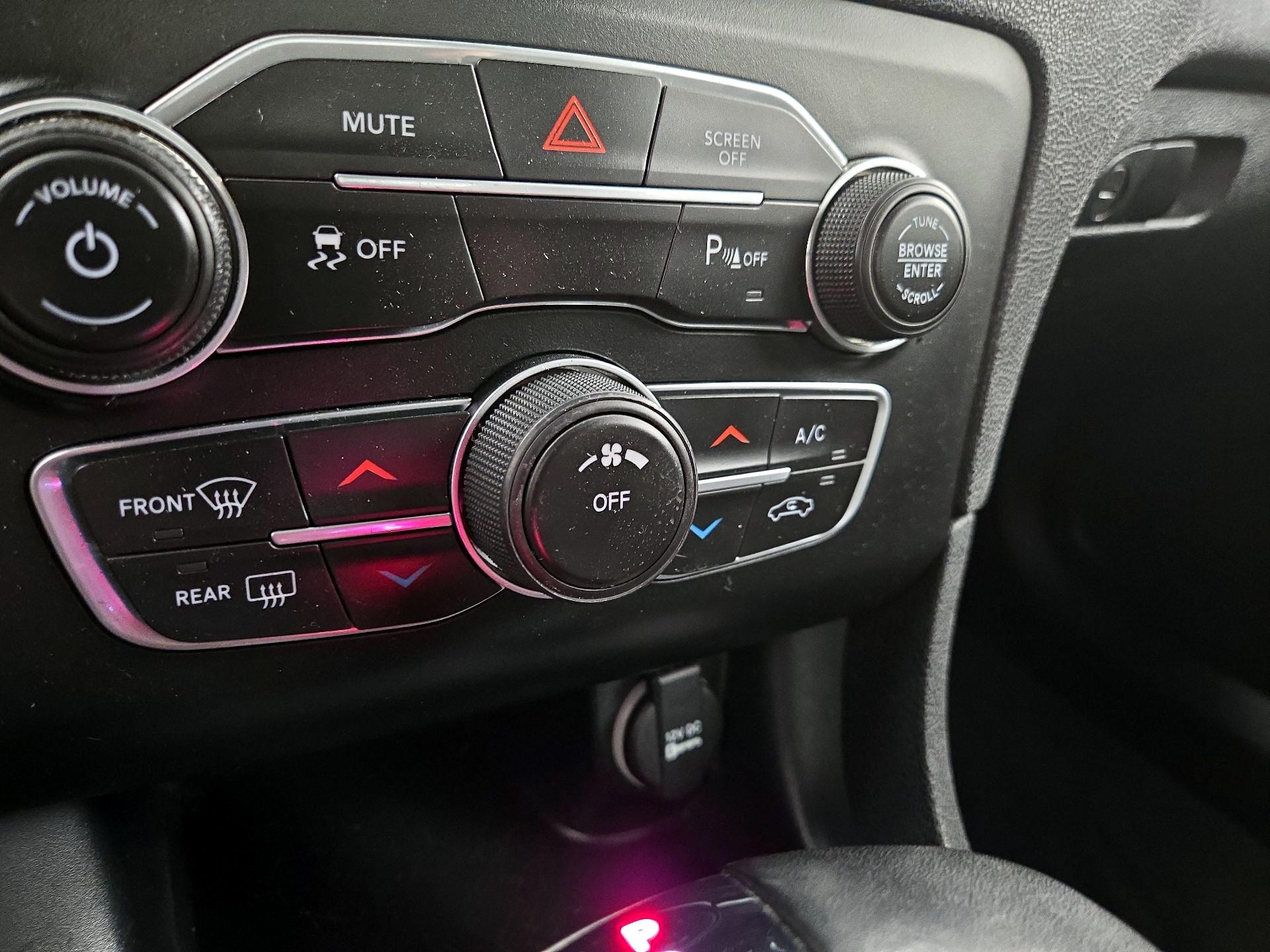 Thumbnail: 2020 Dodge Charger - 16