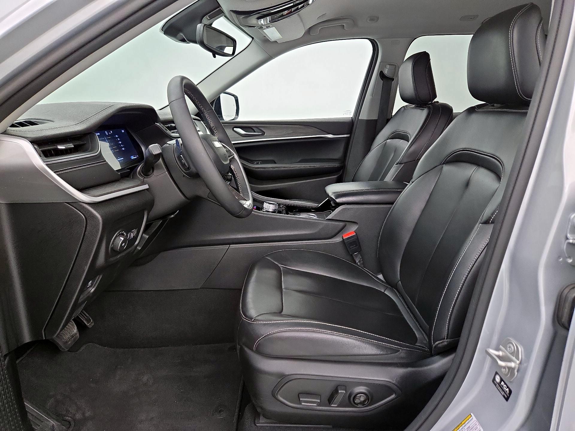 Thumbnail: 2023 Jeep Grand Cherokee - 11