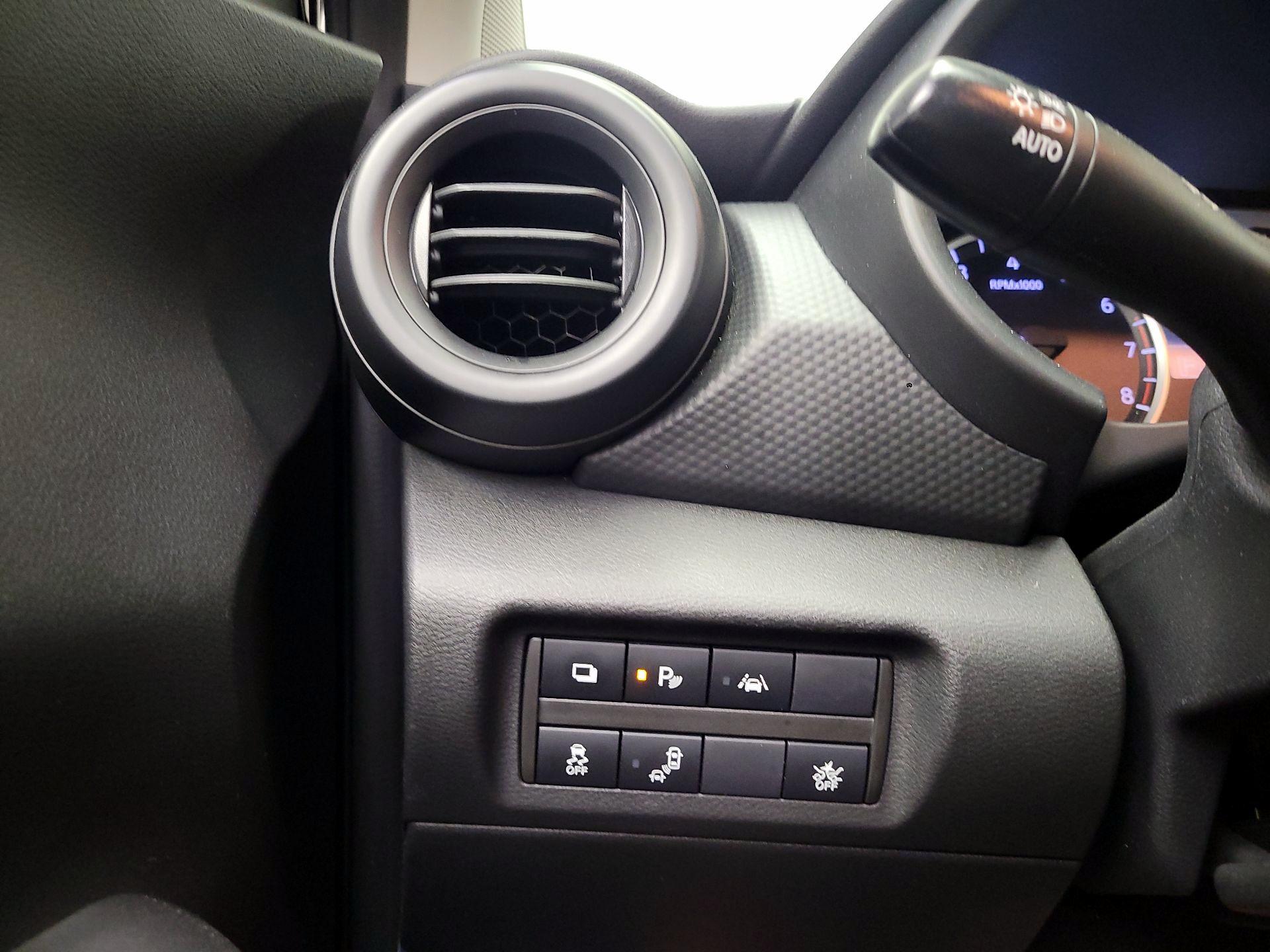 Thumbnail: 2021 Nissan Kicks - 13