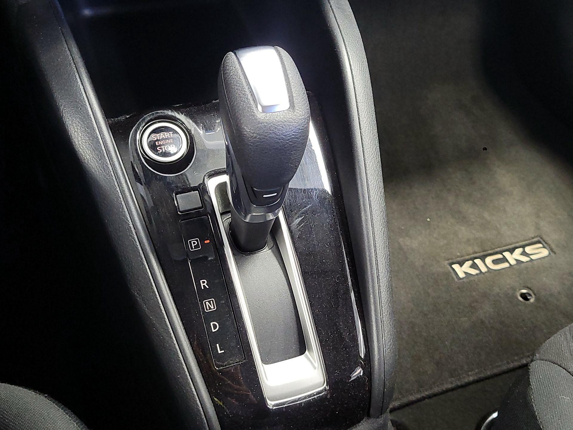 Thumbnail: 2021 Nissan Kicks - 17