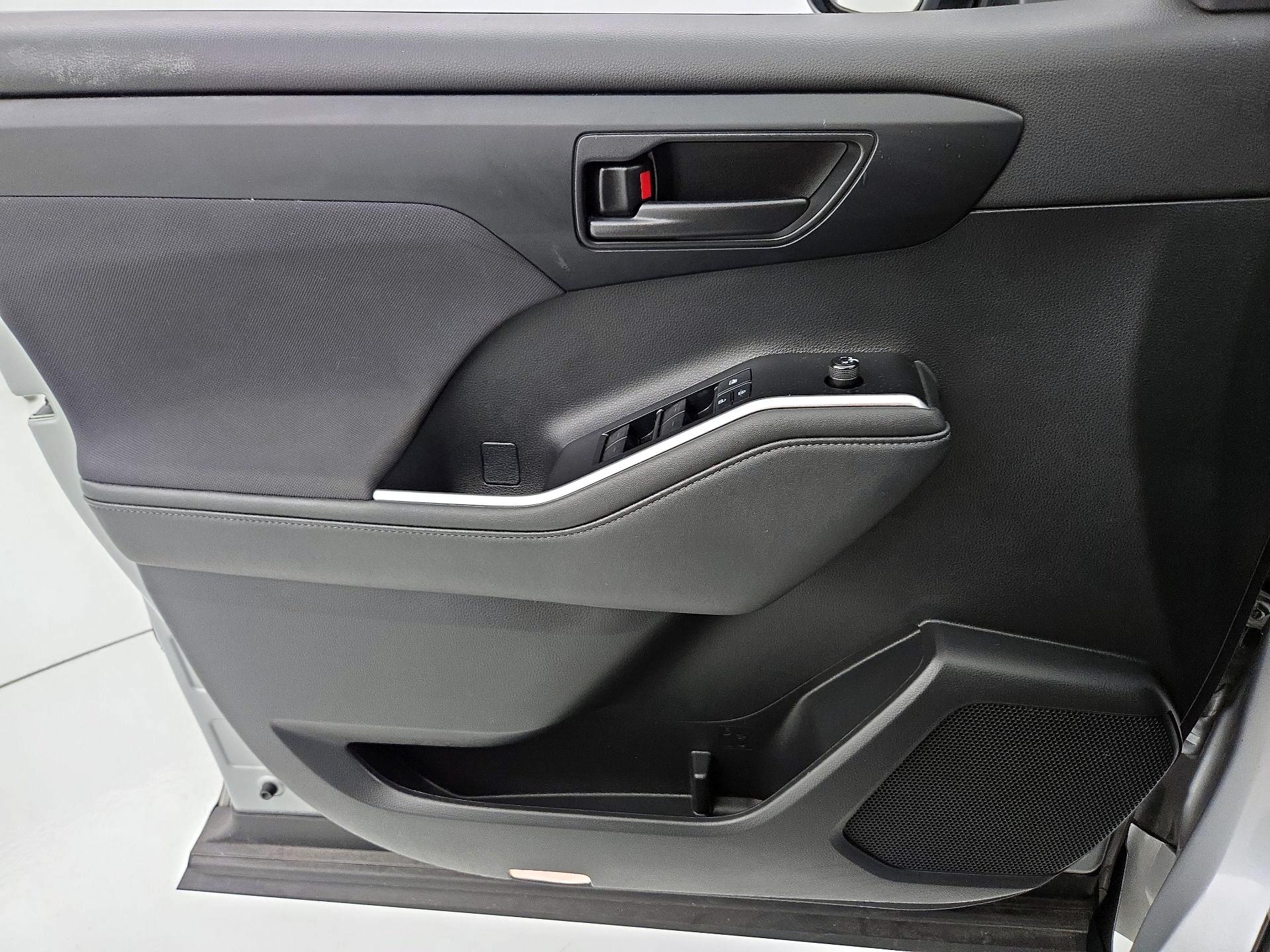 Thumbnail: 2021 Toyota Highlander - 12