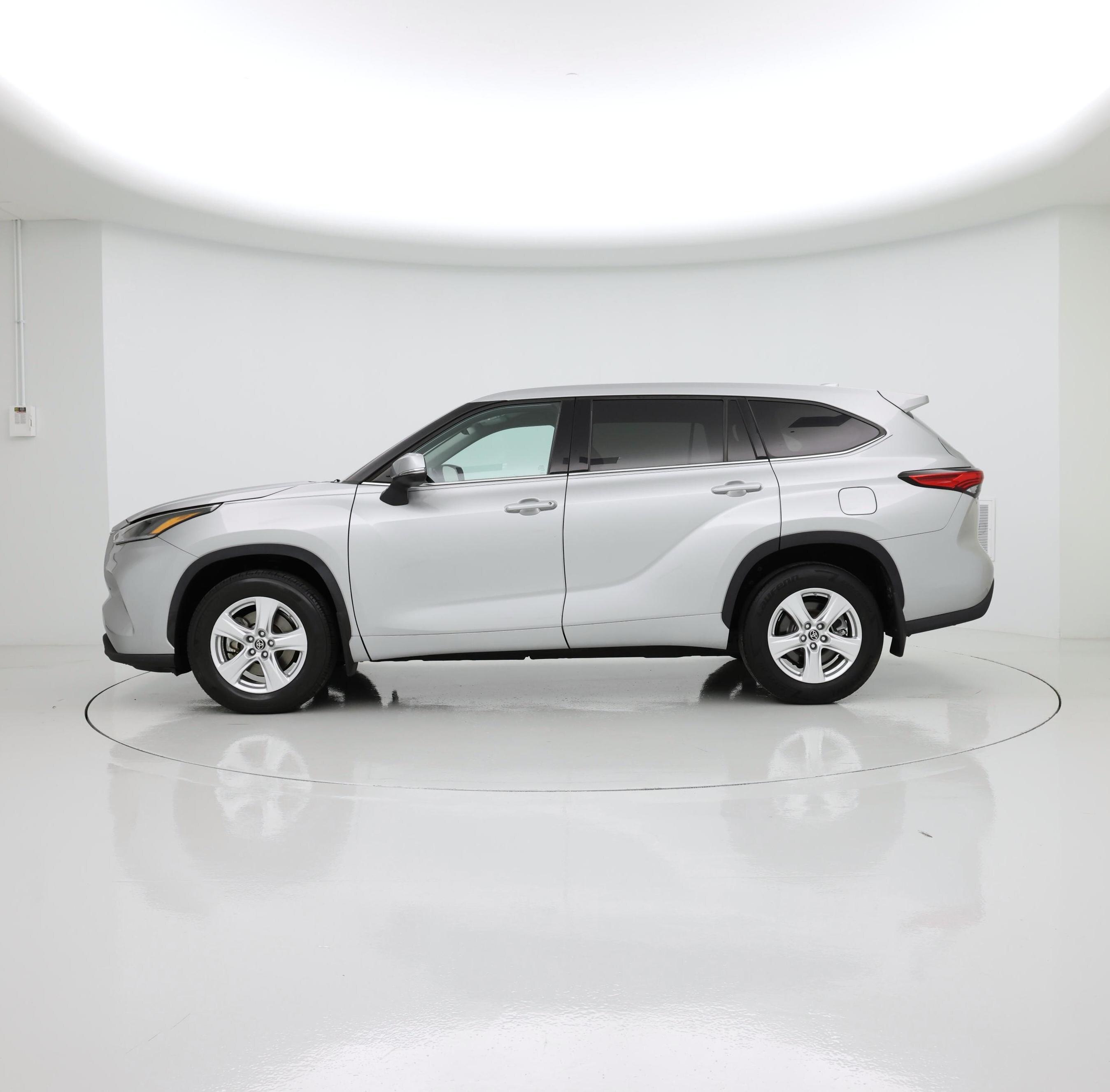 Thumbnail: 2021 Toyota Highlander - 3