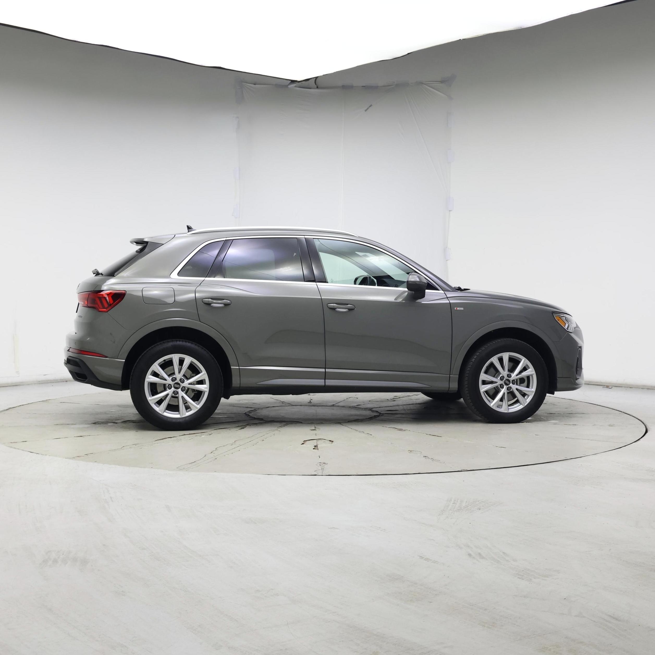 Thumbnail: 2023 Audi Q3 - 7