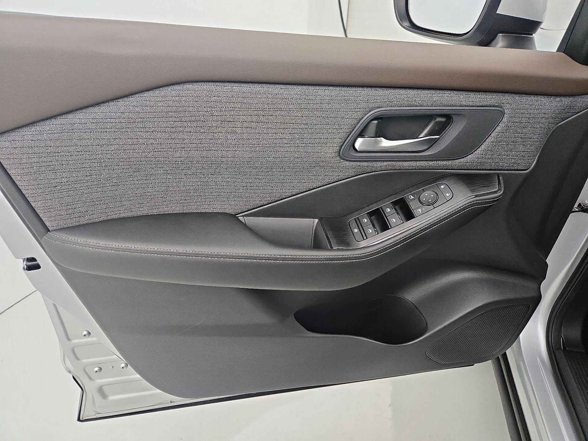 Thumbnail: 2022 Nissan Rogue - 12