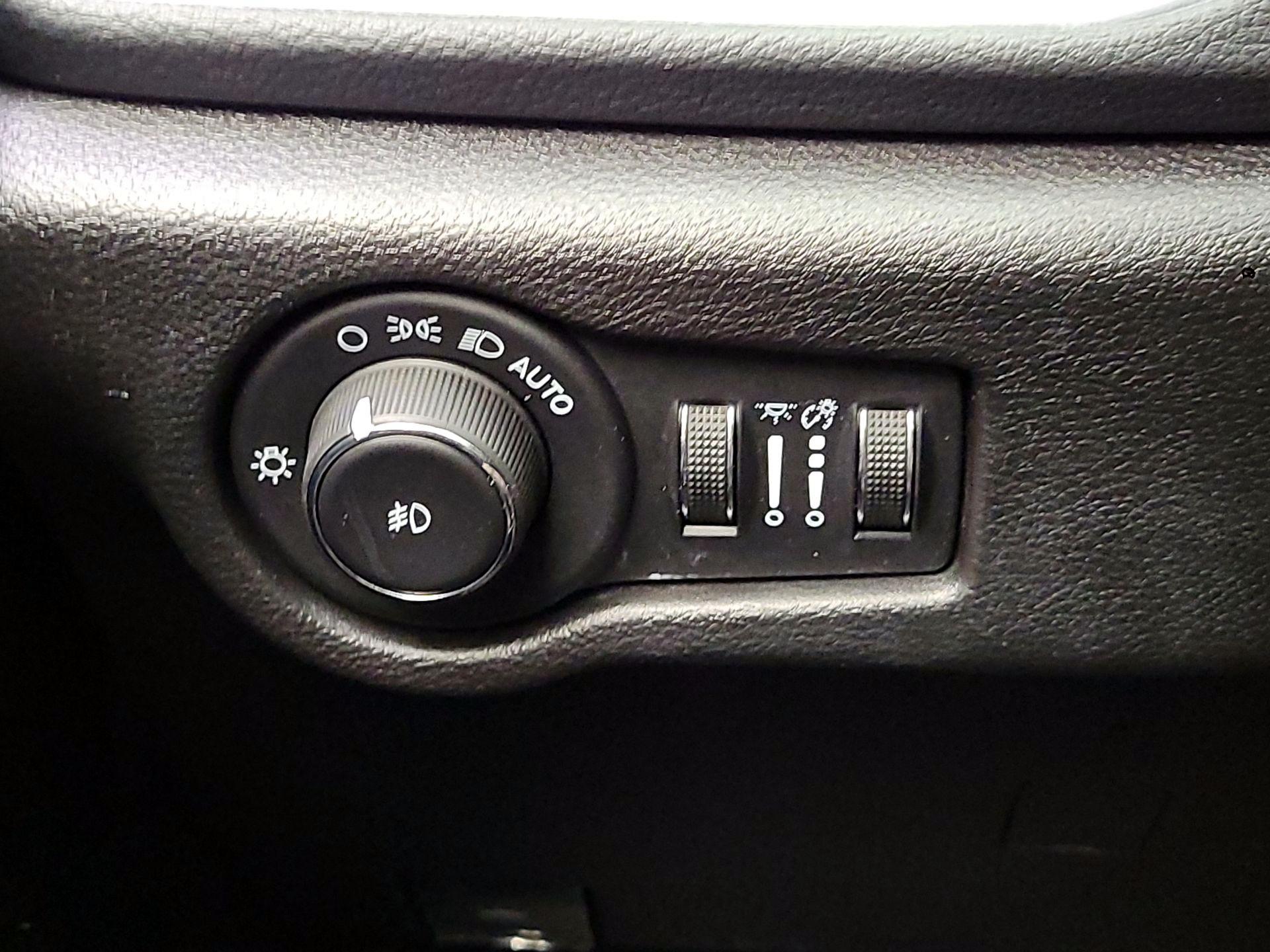 Thumbnail: 2020 Chrysler Pacifica - 13