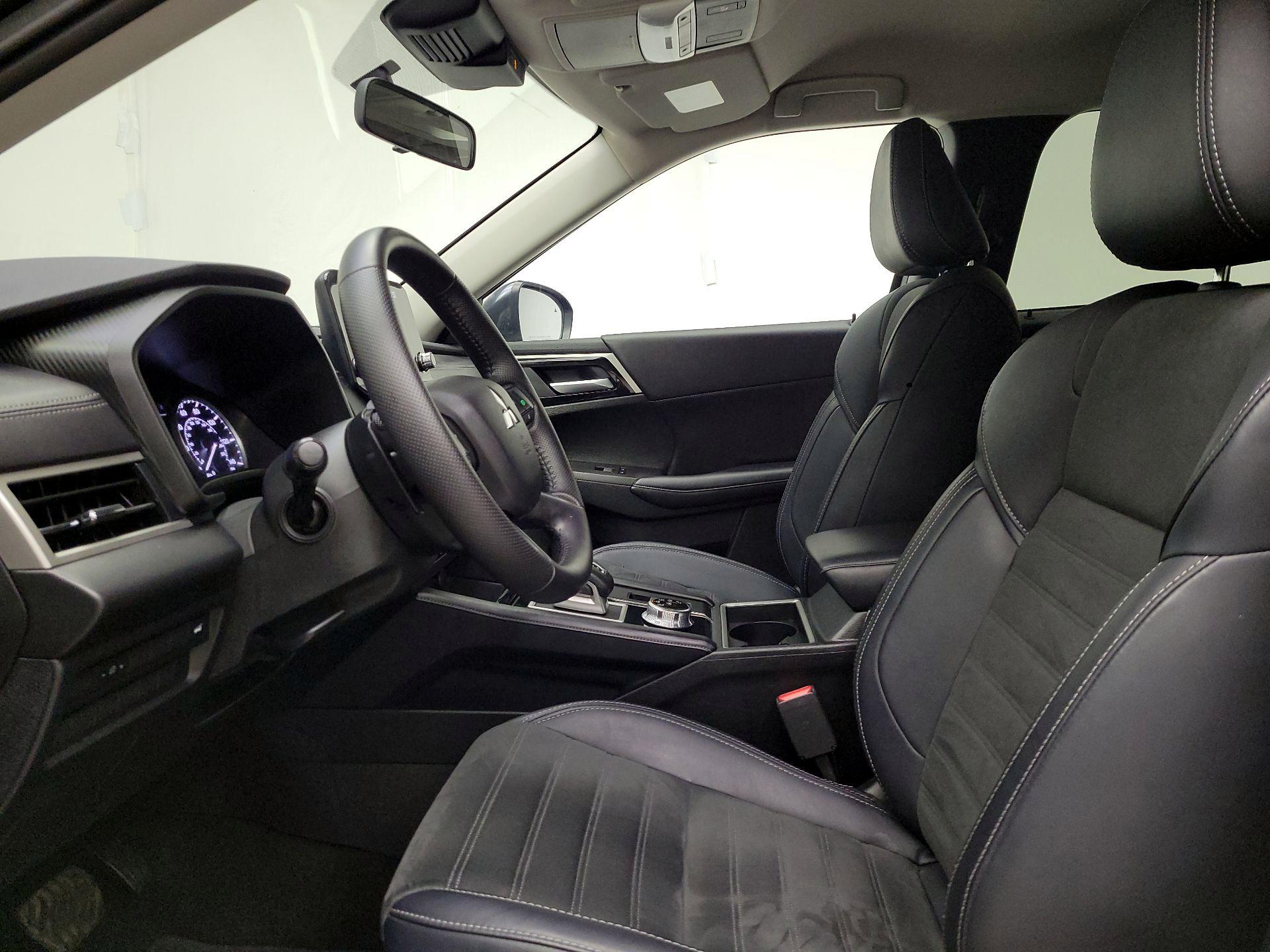 Thumbnail: 2024 Mitsubishi Outlander - 11