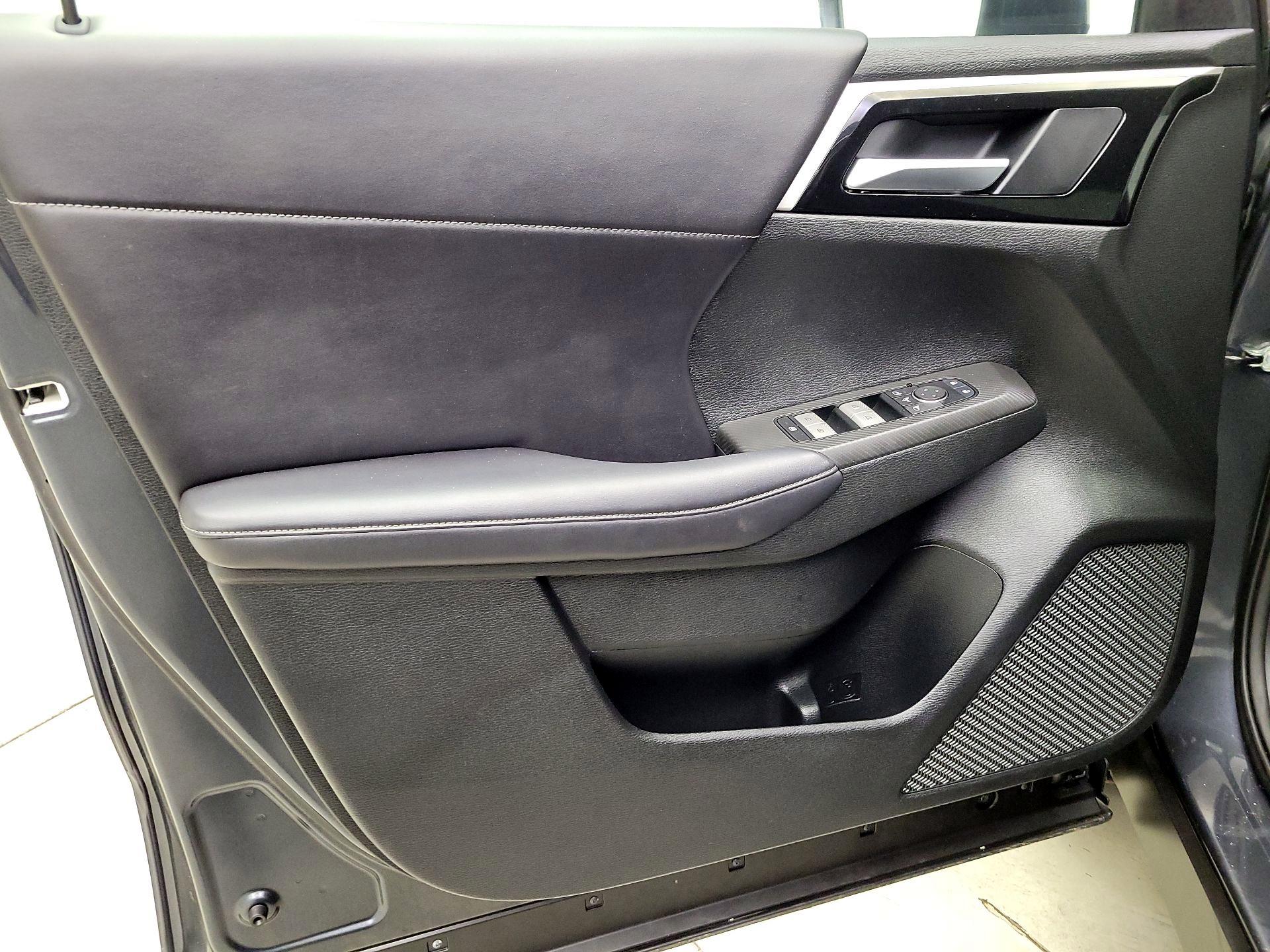 Thumbnail: 2024 Mitsubishi Outlander - 12