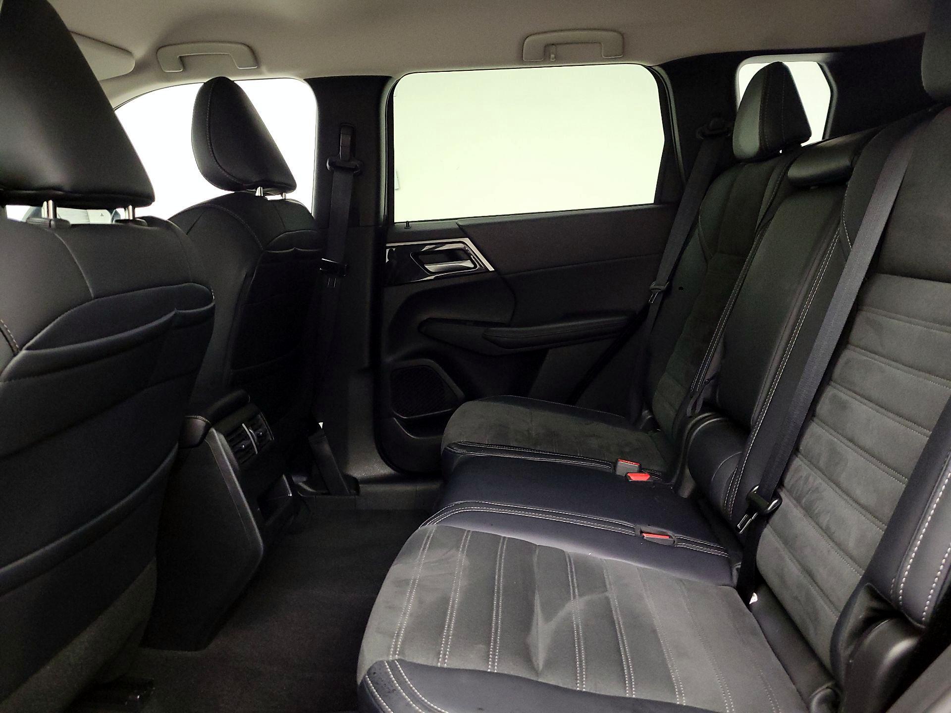 Thumbnail: 2024 Mitsubishi Outlander - 20