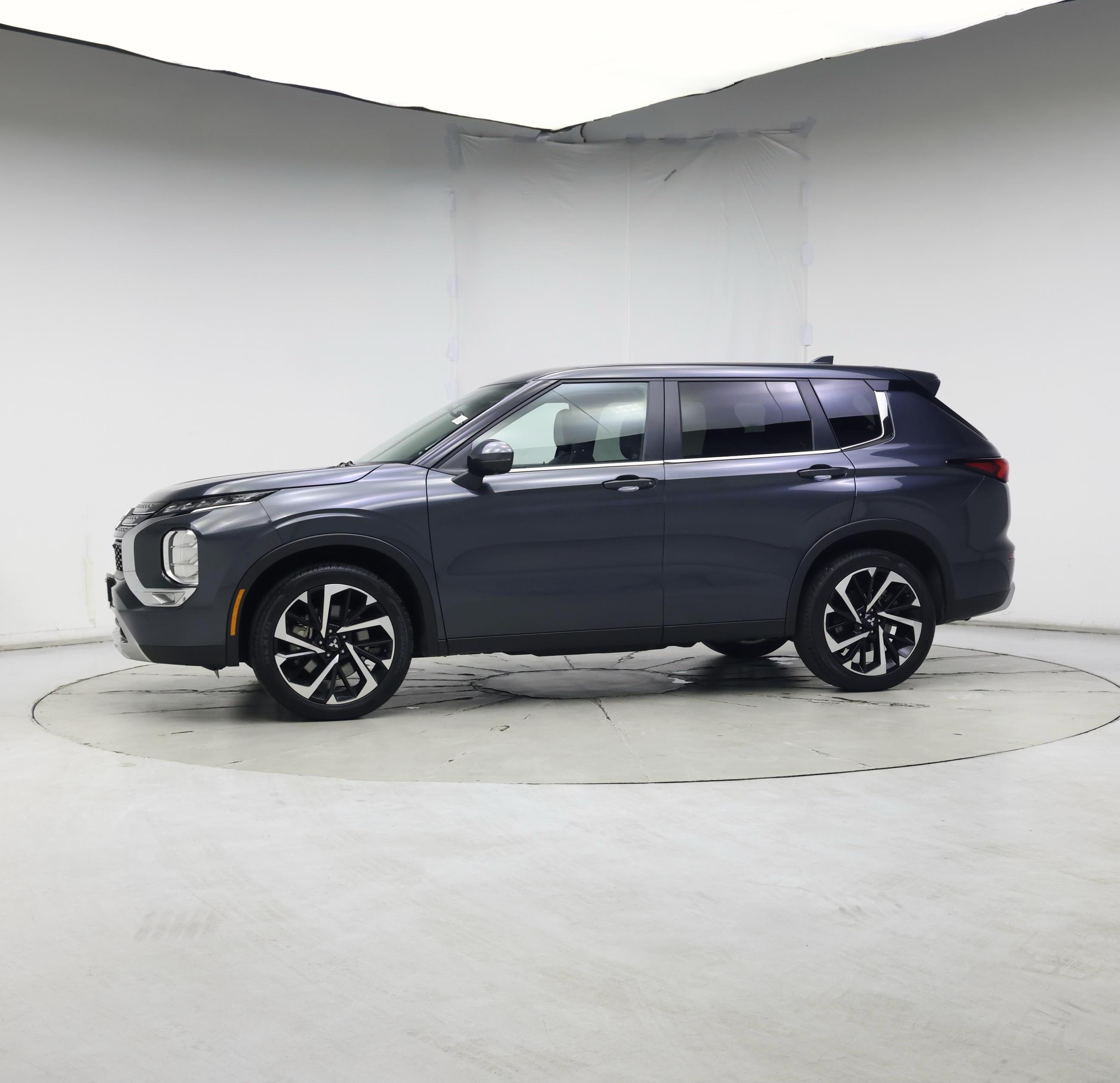 Thumbnail: 2024 Mitsubishi Outlander - 3