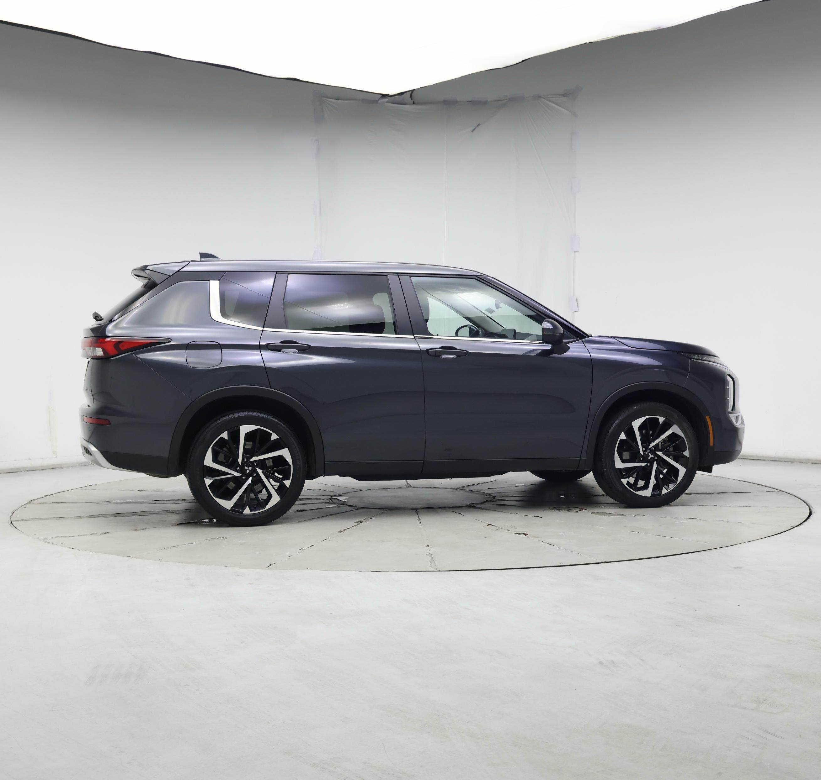 Thumbnail: 2024 Mitsubishi Outlander - 7