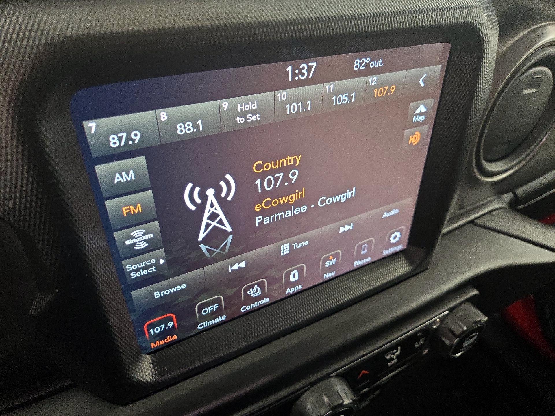 Thumbnail: 2022 Jeep Wrangler - 16