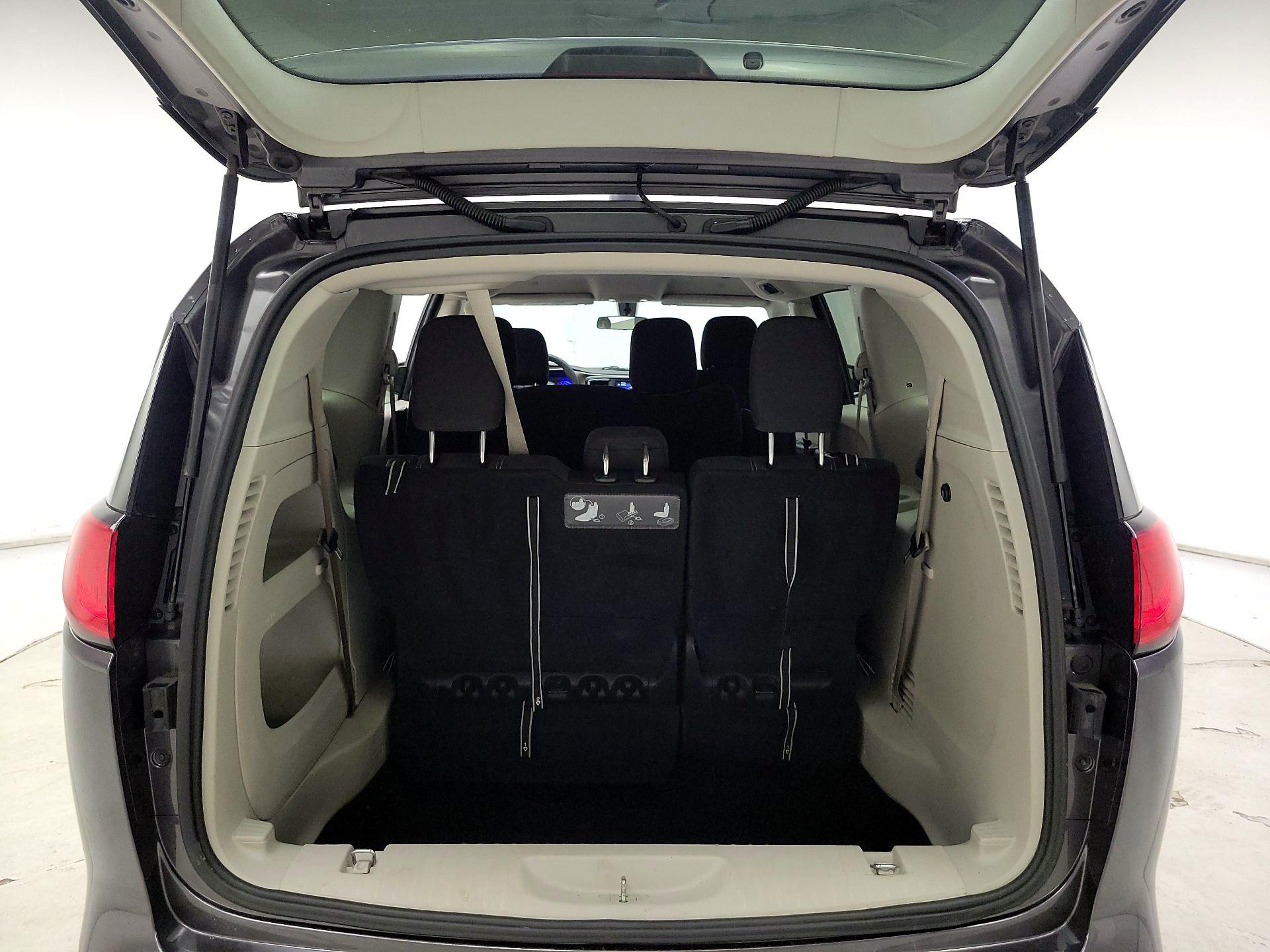 Thumbnail: 2020 Chrysler Voyager - 20