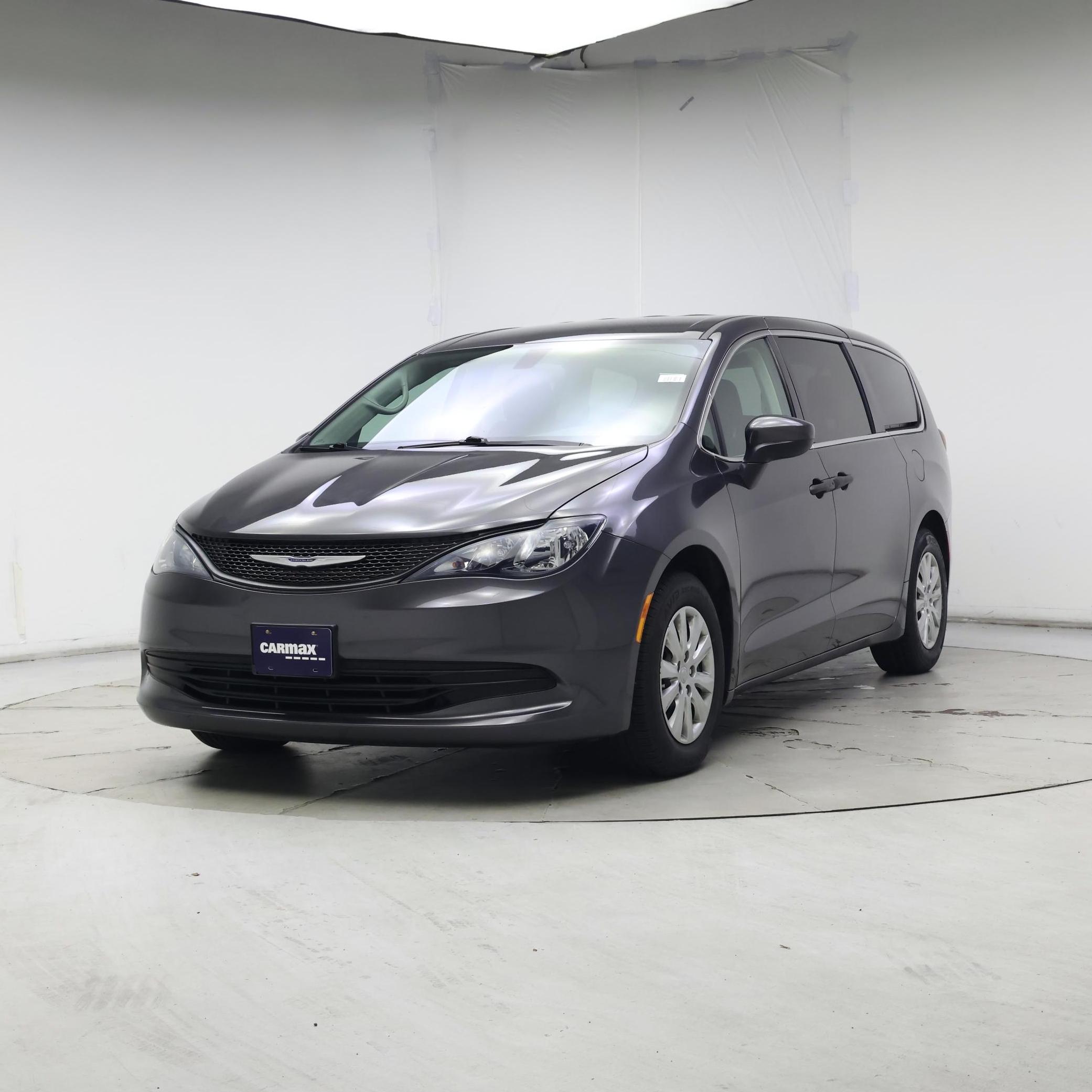 Thumbnail: 2020 Chrysler Voyager - 4