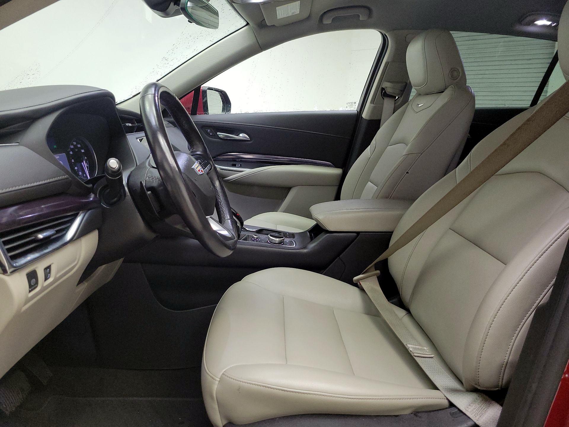 Thumbnail: 2023 Cadillac XT4 - 11