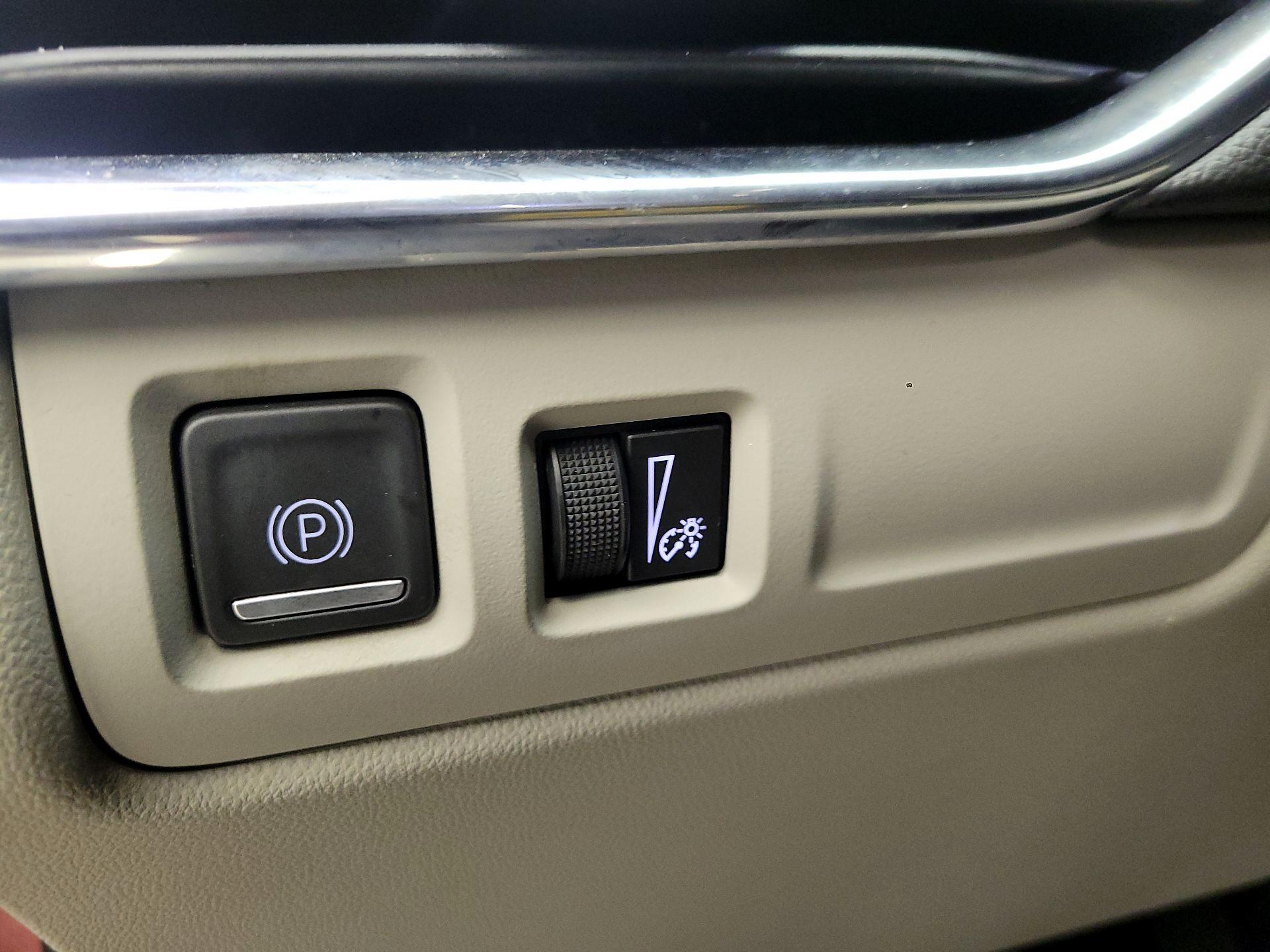 Thumbnail: 2023 Cadillac XT4 - 13