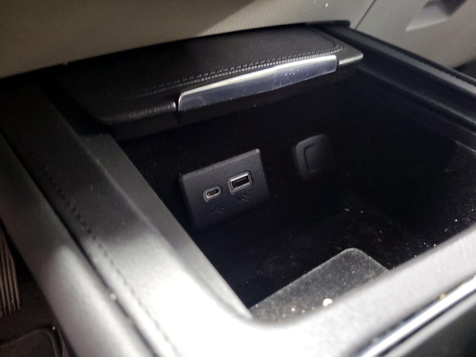 Thumbnail: 2023 Cadillac XT4 - 18