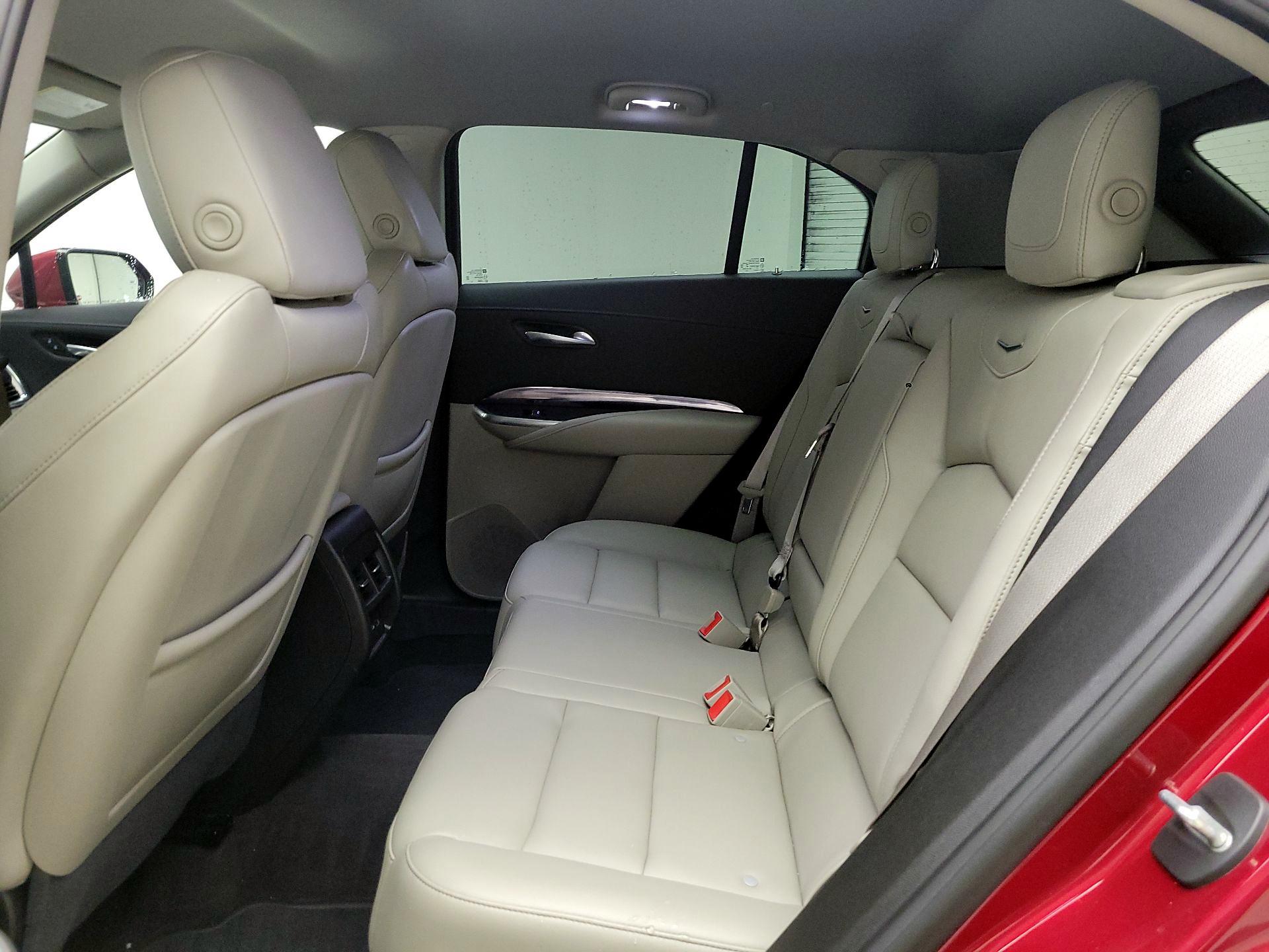 Thumbnail: 2023 Cadillac XT4 - 19