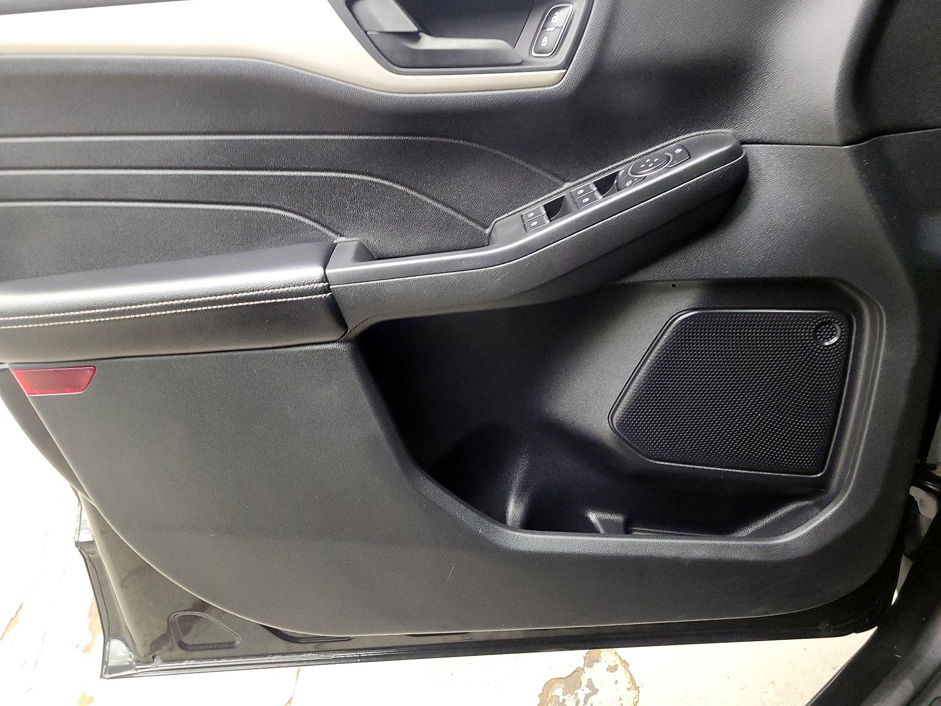 Thumbnail: 2022 Ford Escape - 12