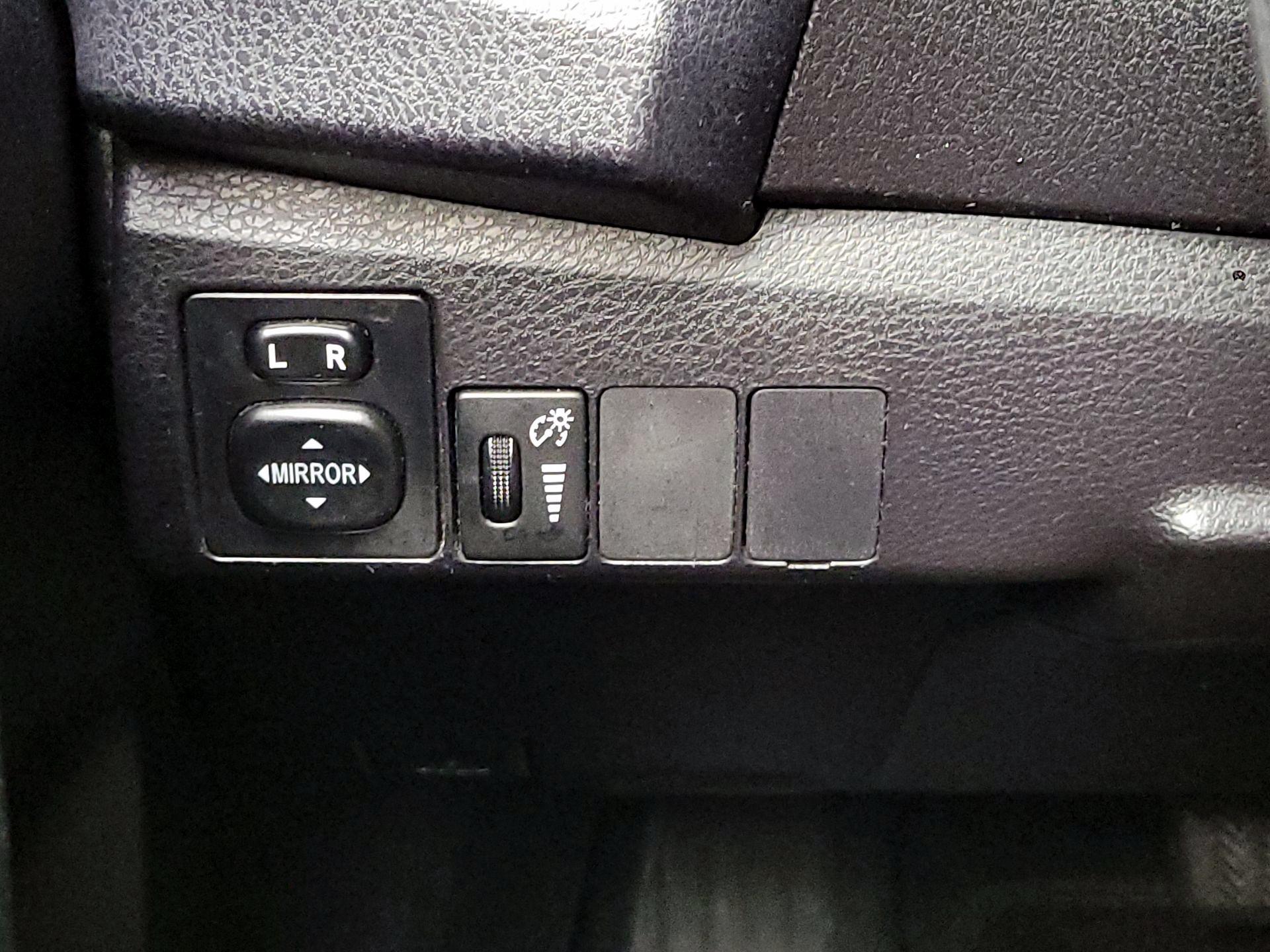 Thumbnail: 2014 Toyota Corolla - 13