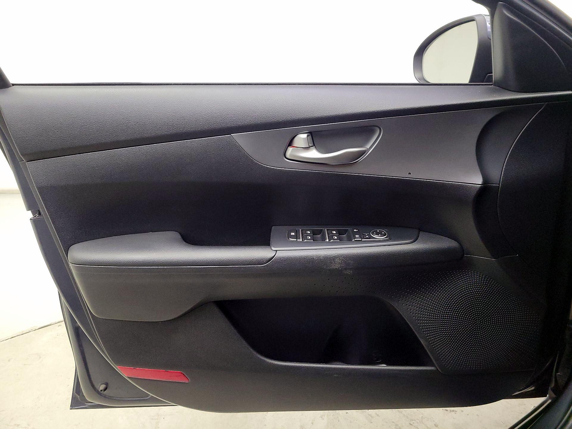 Thumbnail: 2020 Kia Forte - 12