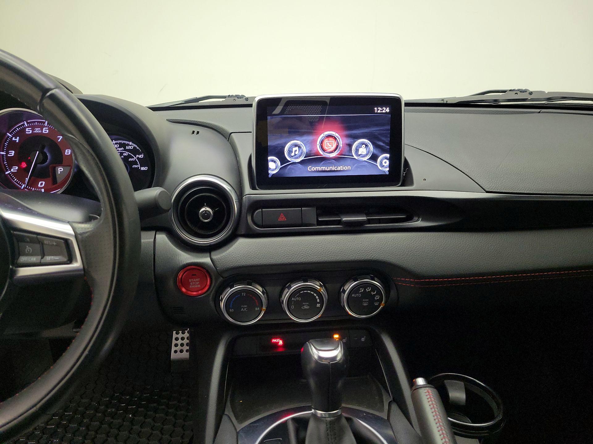 Thumbnail: 2017 Fiat 124 Spider - 9