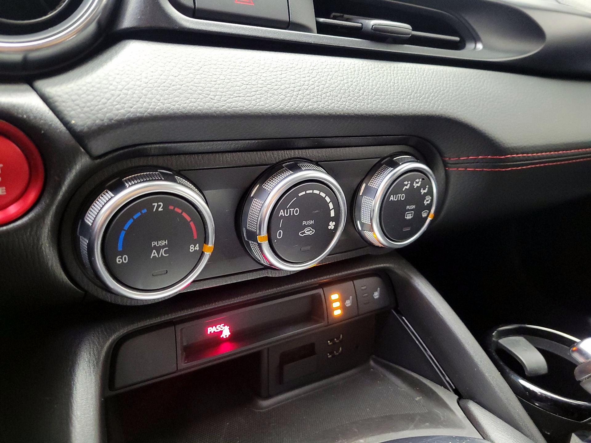 Thumbnail: 2017 Fiat 124 Spider - 17