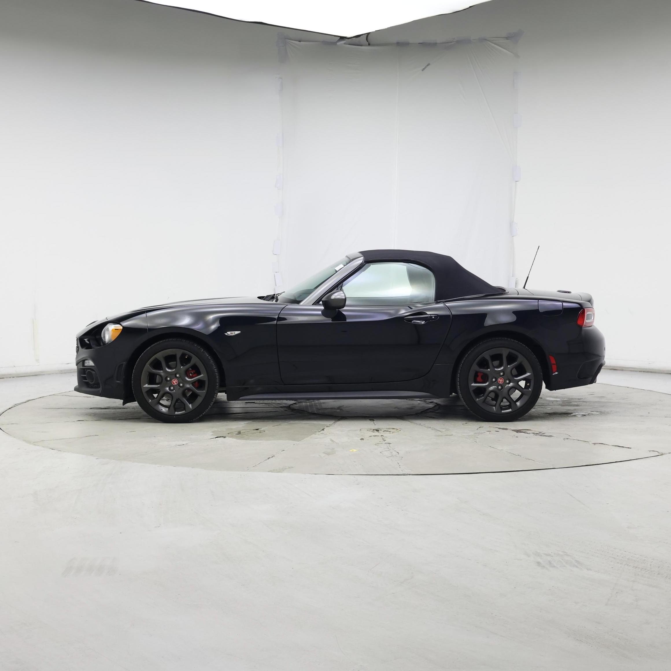 Thumbnail: 2017 Fiat 124 Spider - 3