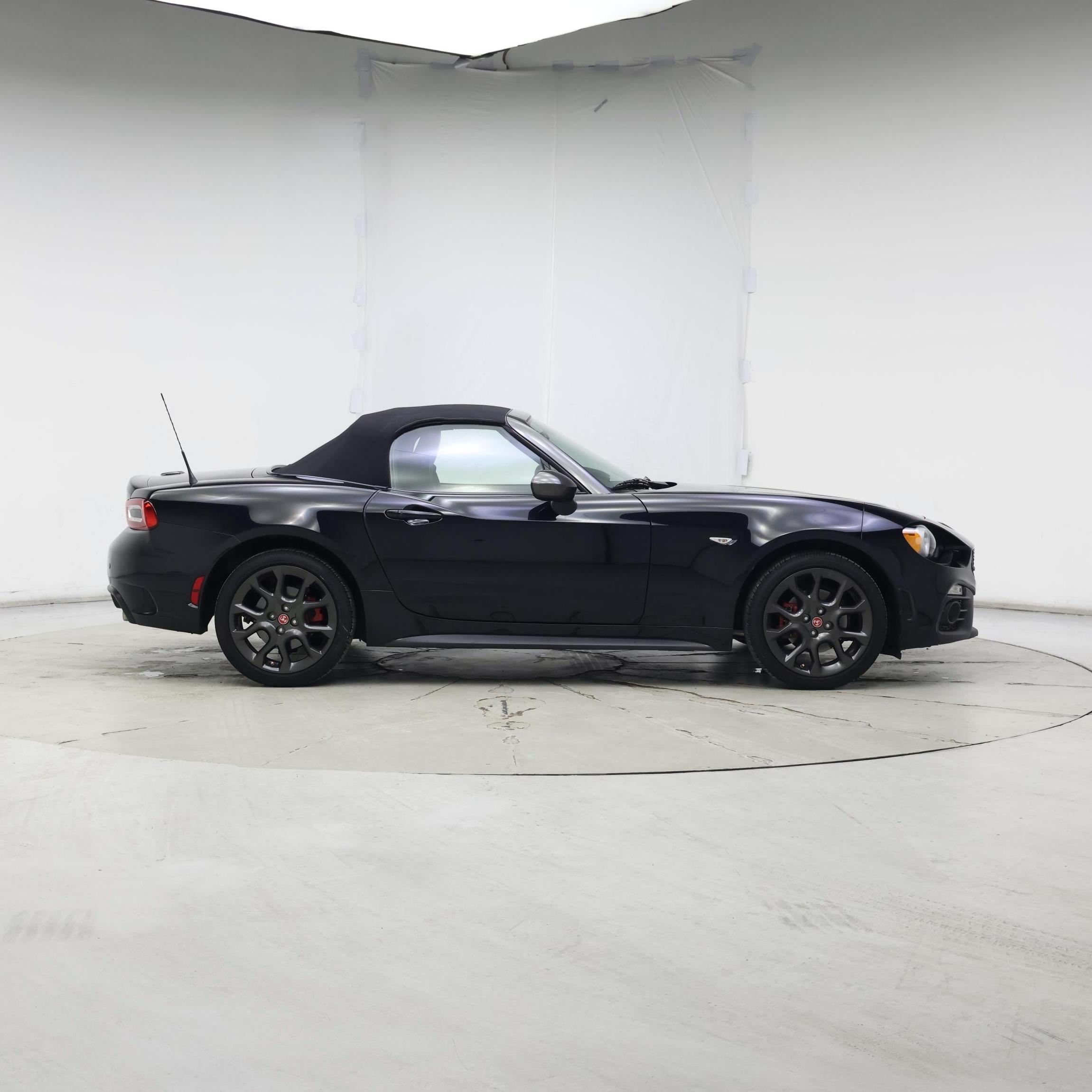Thumbnail: 2017 Fiat 124 Spider - 7