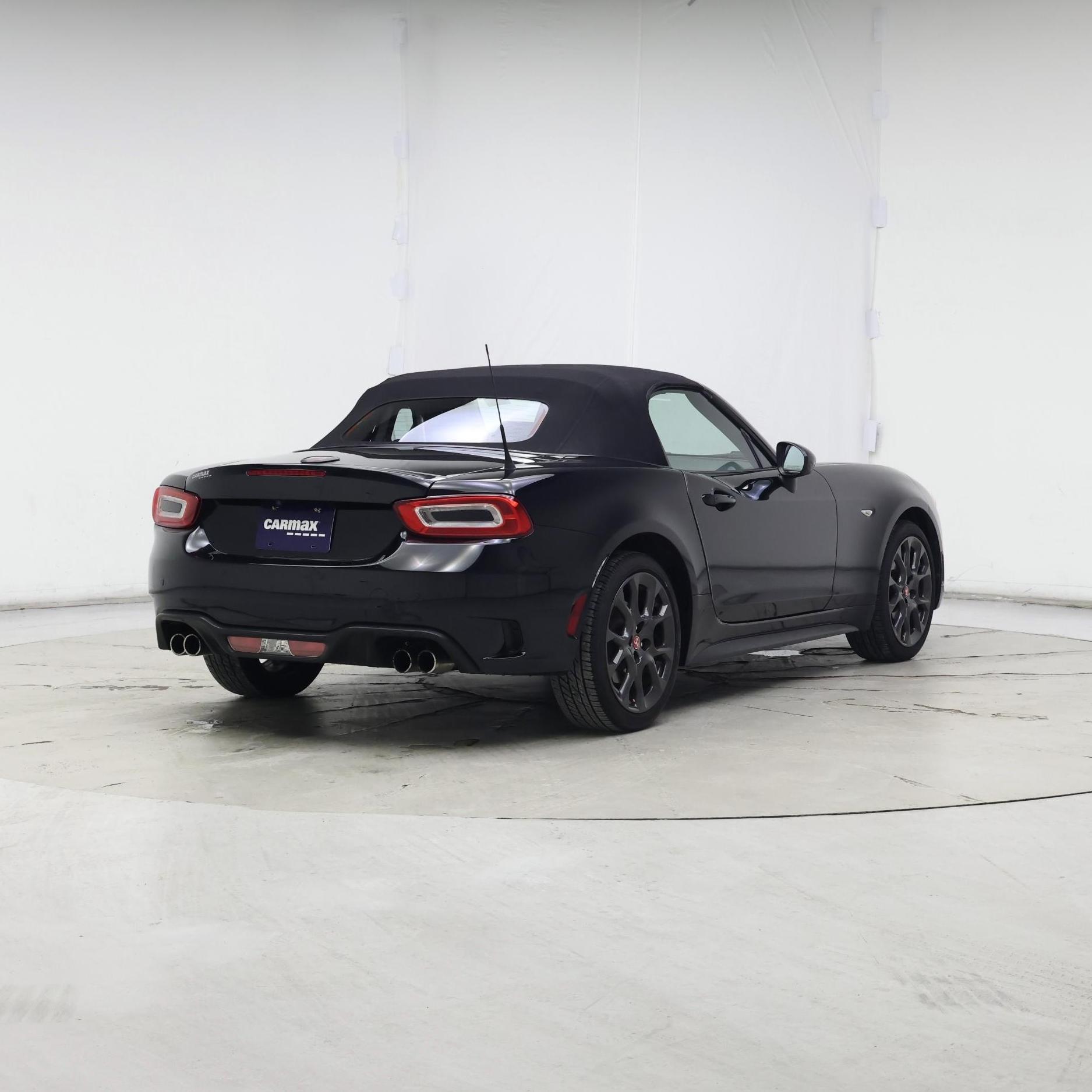 Thumbnail: 2017 Fiat 124 Spider - 8