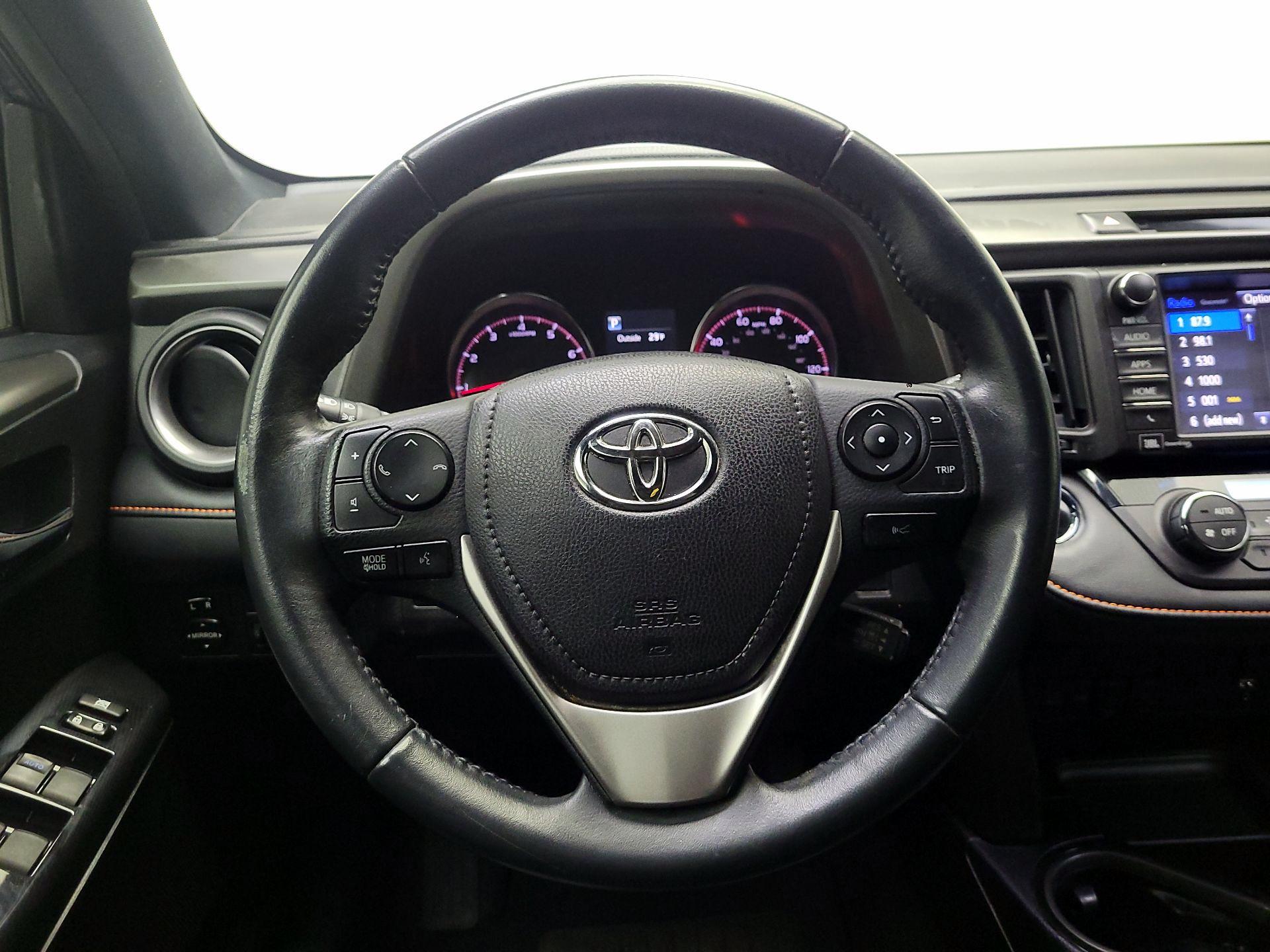 Thumbnail: 2016 Toyota RAV4 - 10