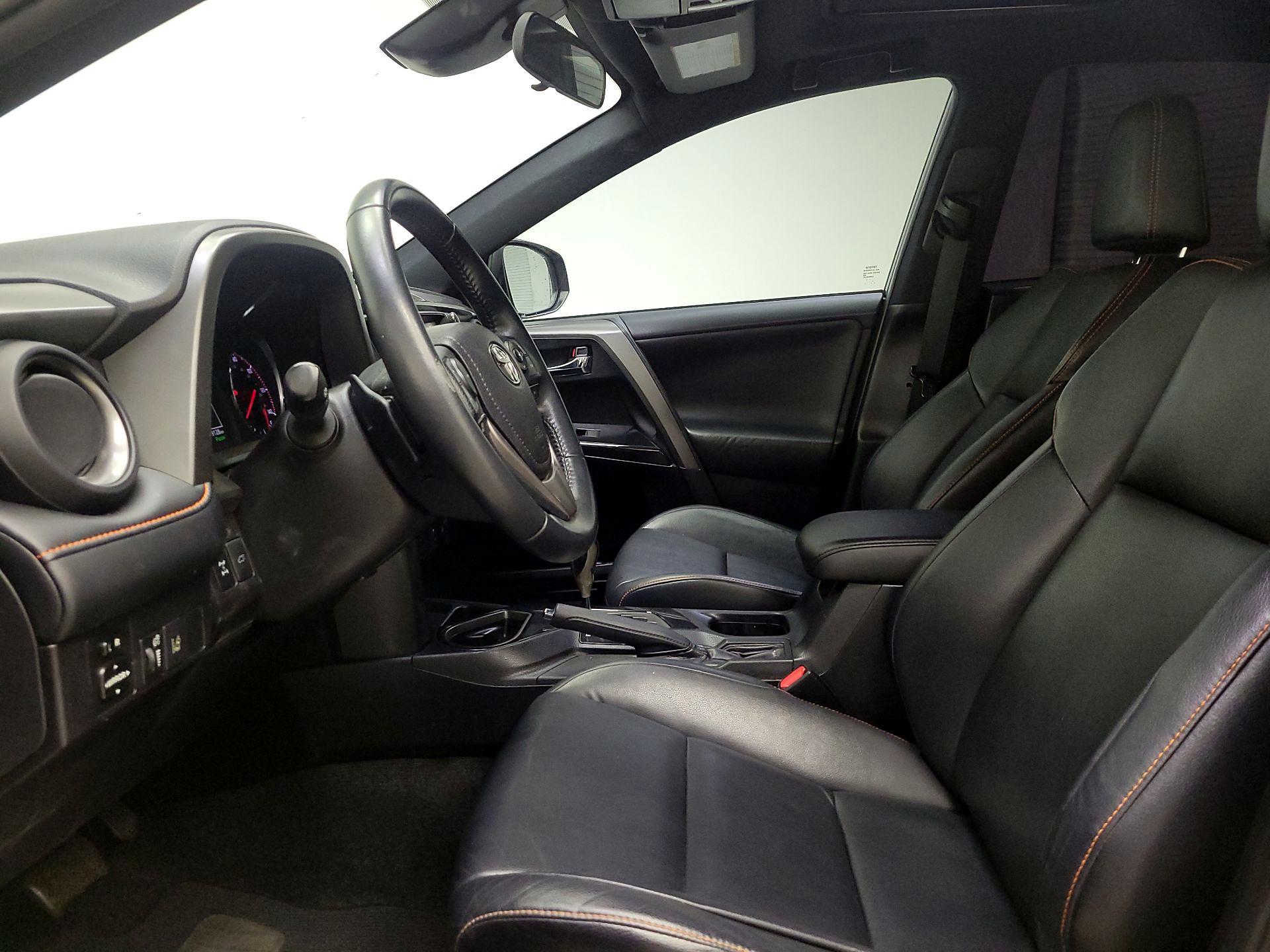 Thumbnail: 2016 Toyota RAV4 - 11