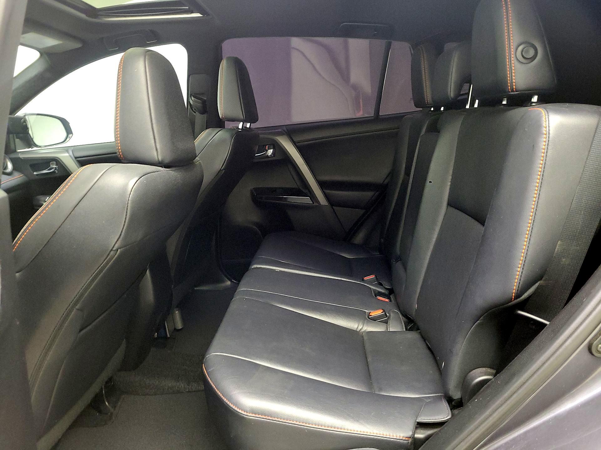 Thumbnail: 2016 Toyota RAV4 - 20