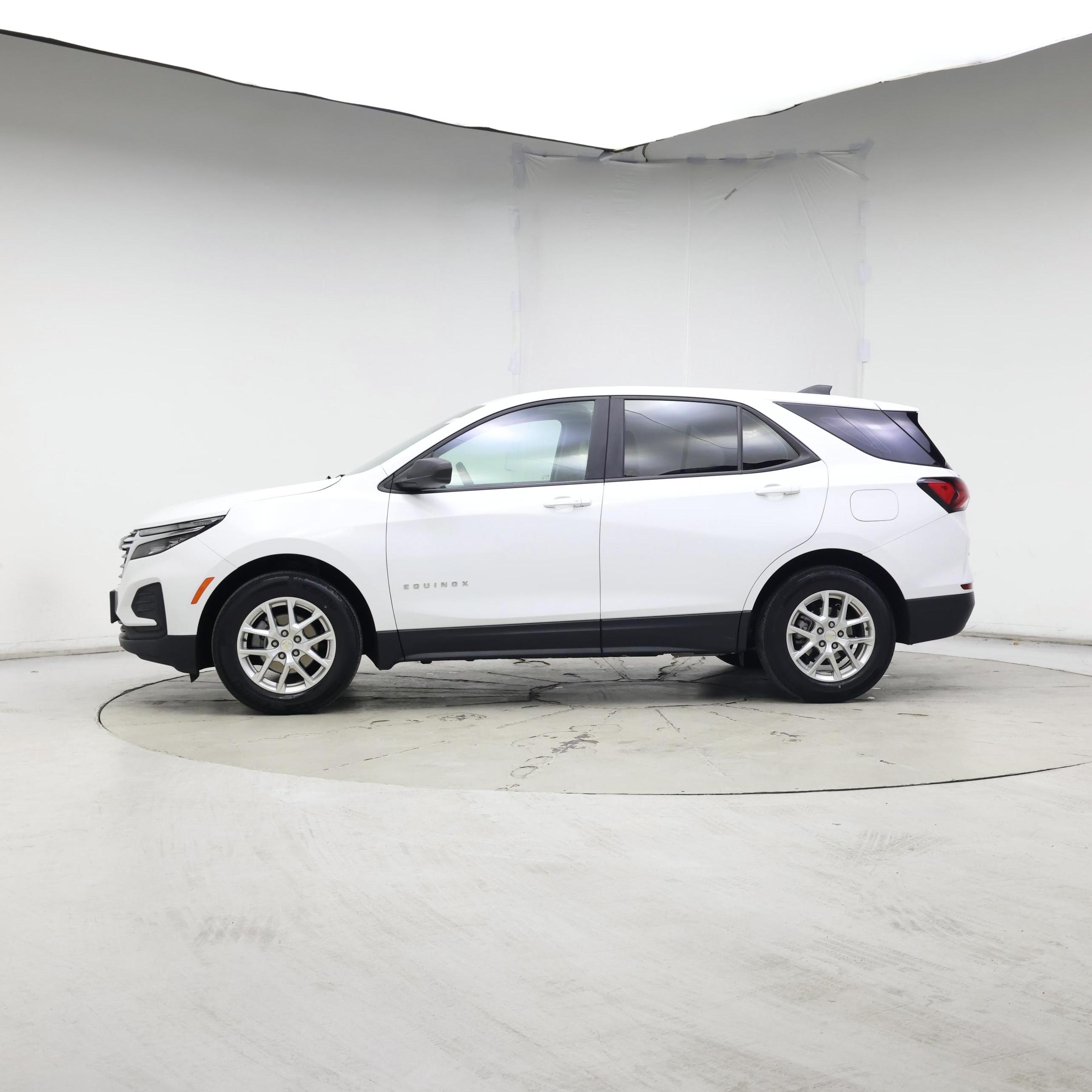 Thumbnail: 2022 Chevrolet Equinox - 3