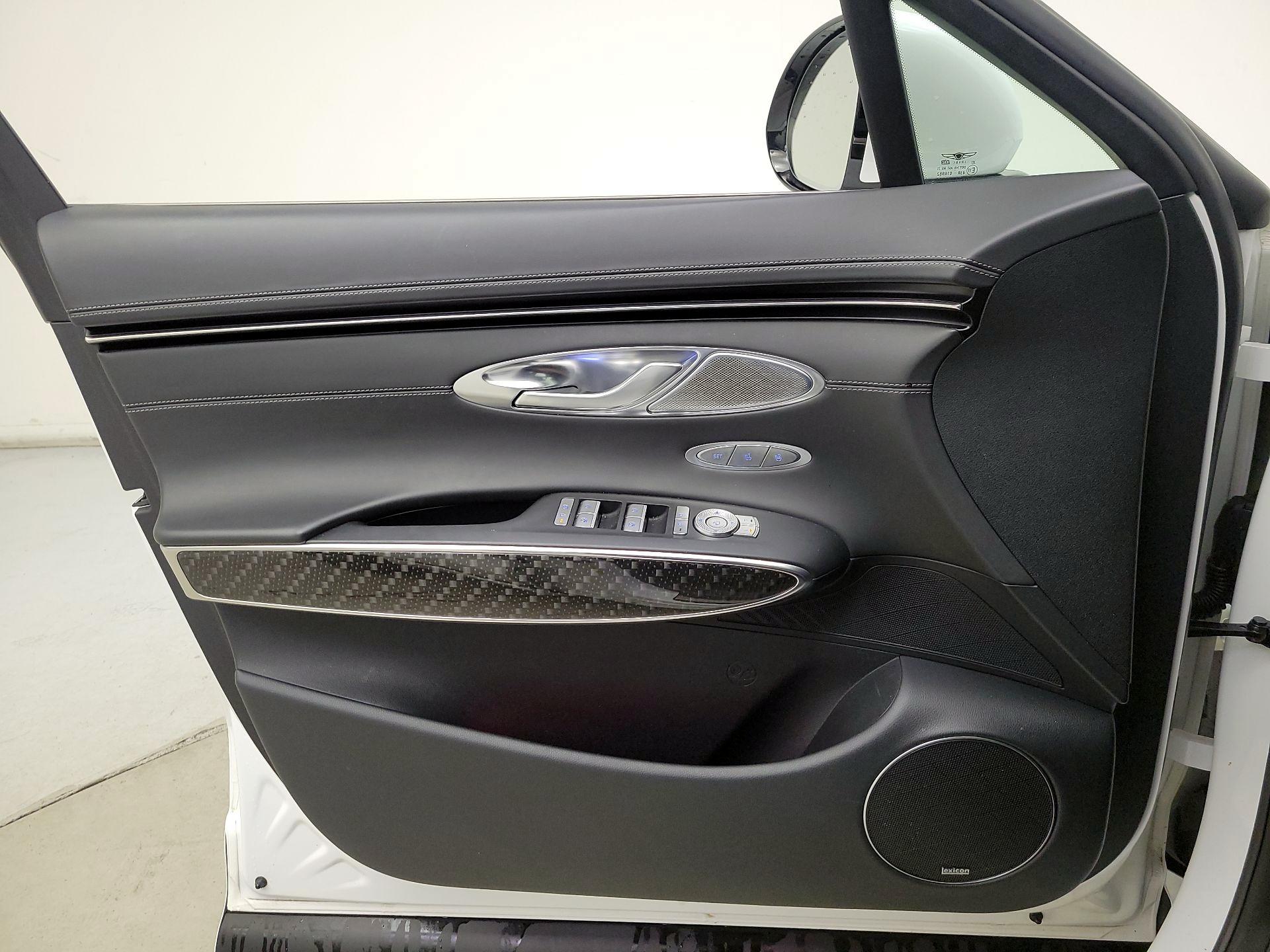 Thumbnail: 2022 Genesis GV70 - 12