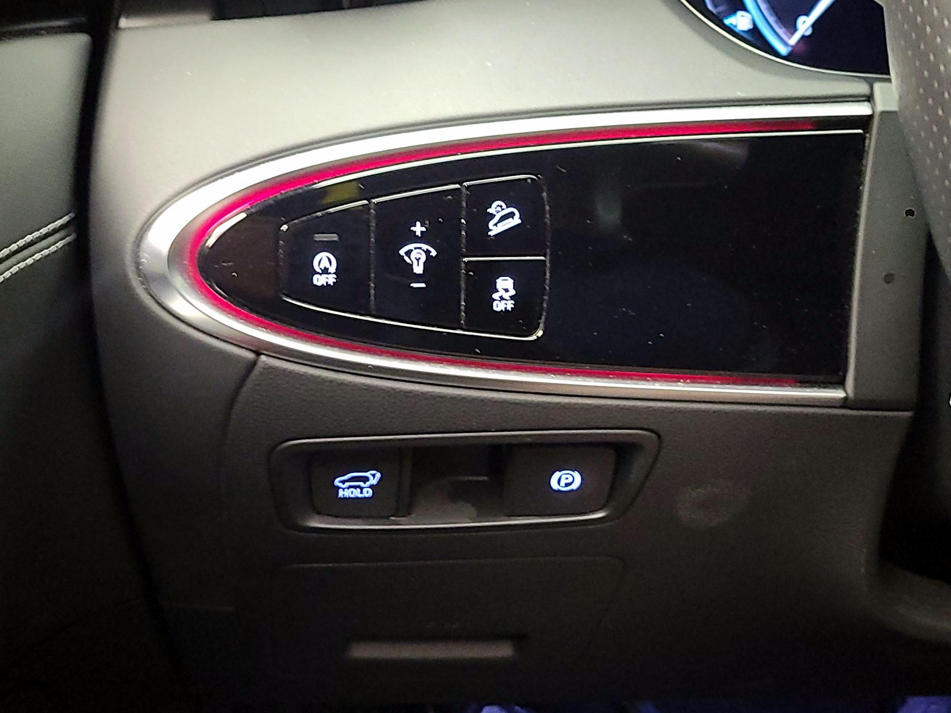 Thumbnail: 2022 Genesis GV70 - 13