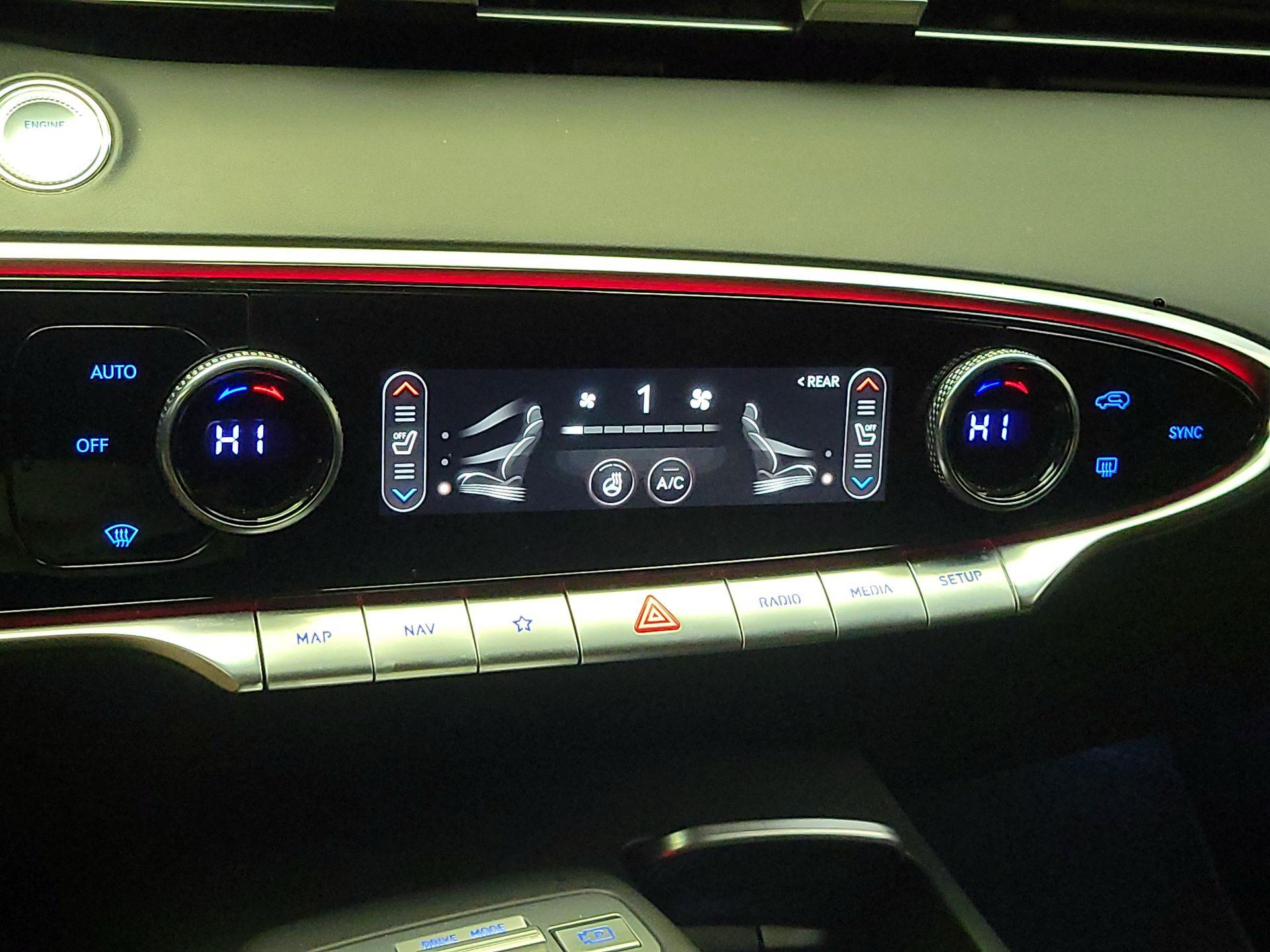 Thumbnail: 2022 Genesis GV70 - 17